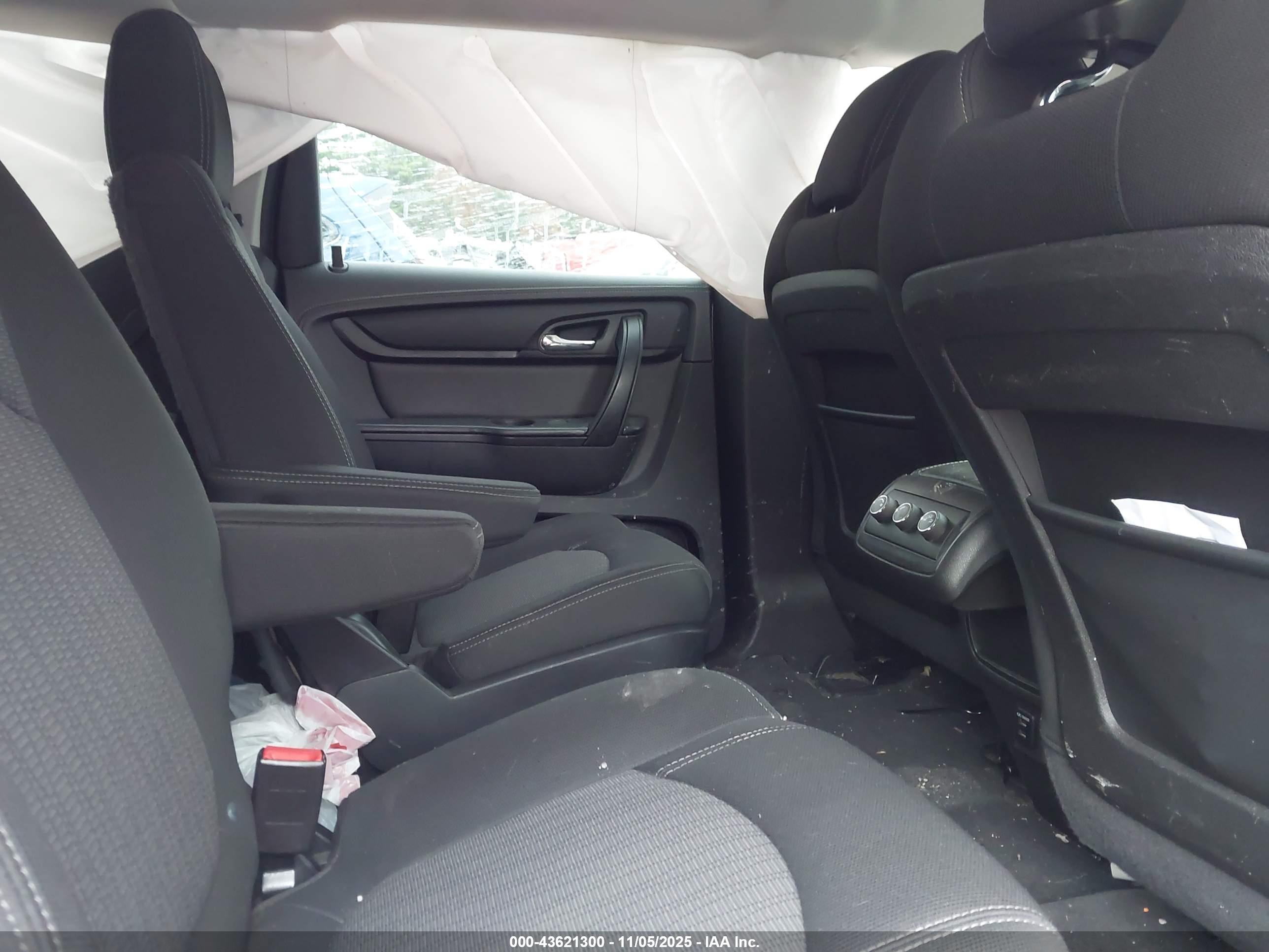 CHEVROLET TRAVERSE image 8