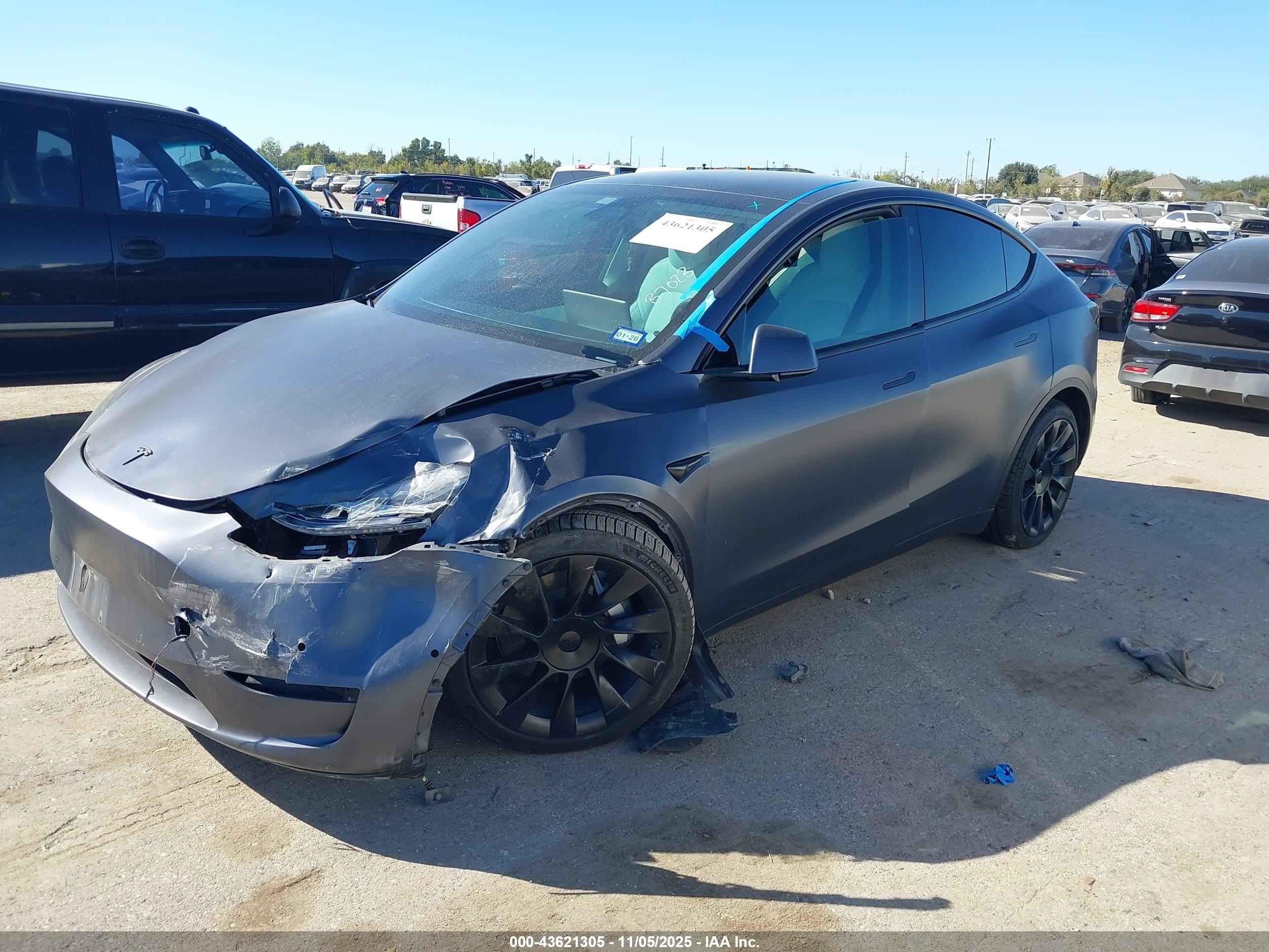 TESLA MODEL image 2