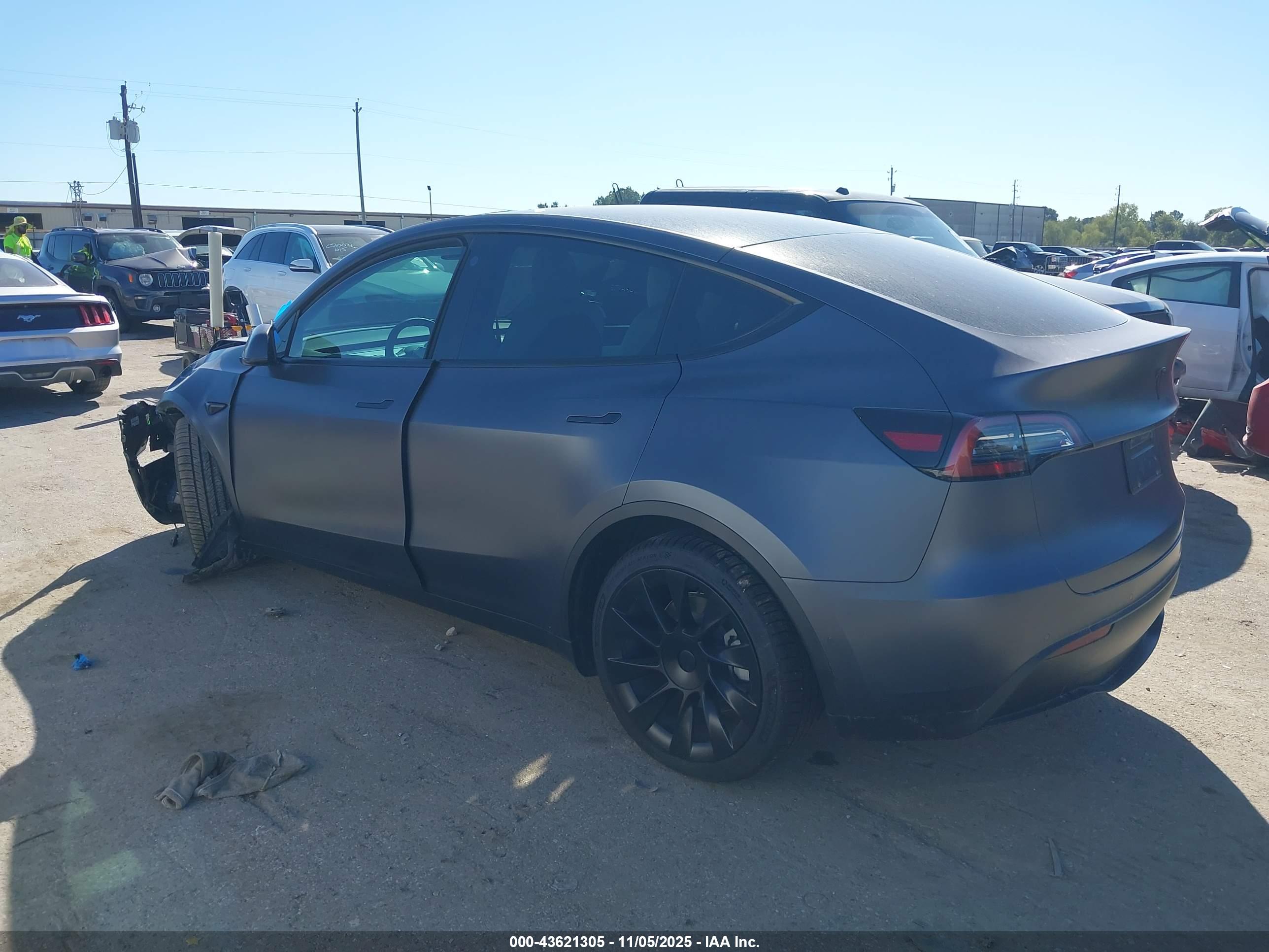 TESLA MODEL image 3