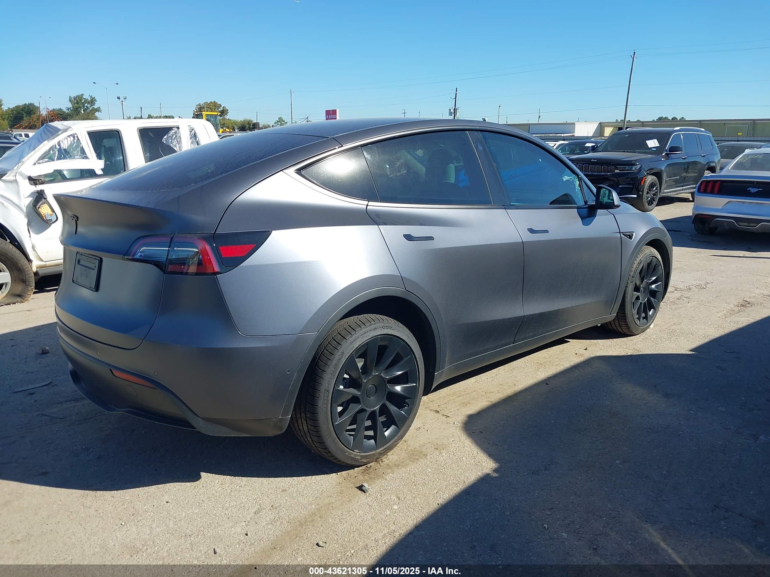 TESLA MODEL image 4