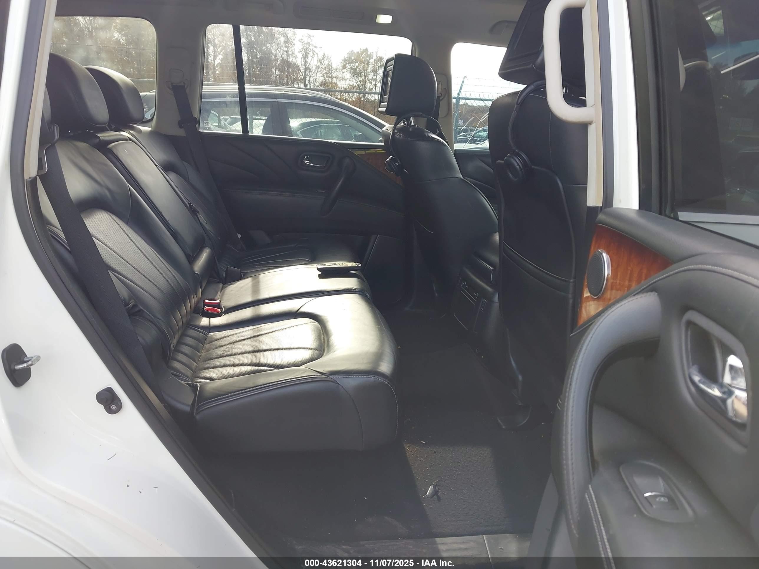 INFINITI QX80 image 8