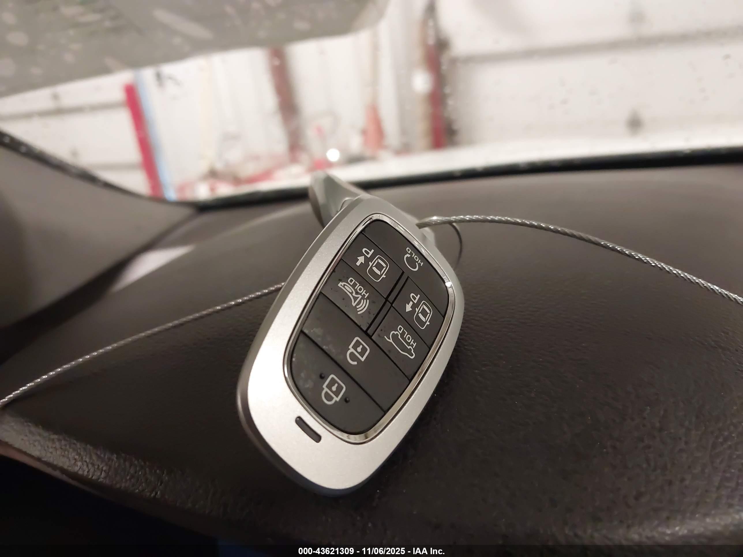 HYUNDAI SANTA image 11