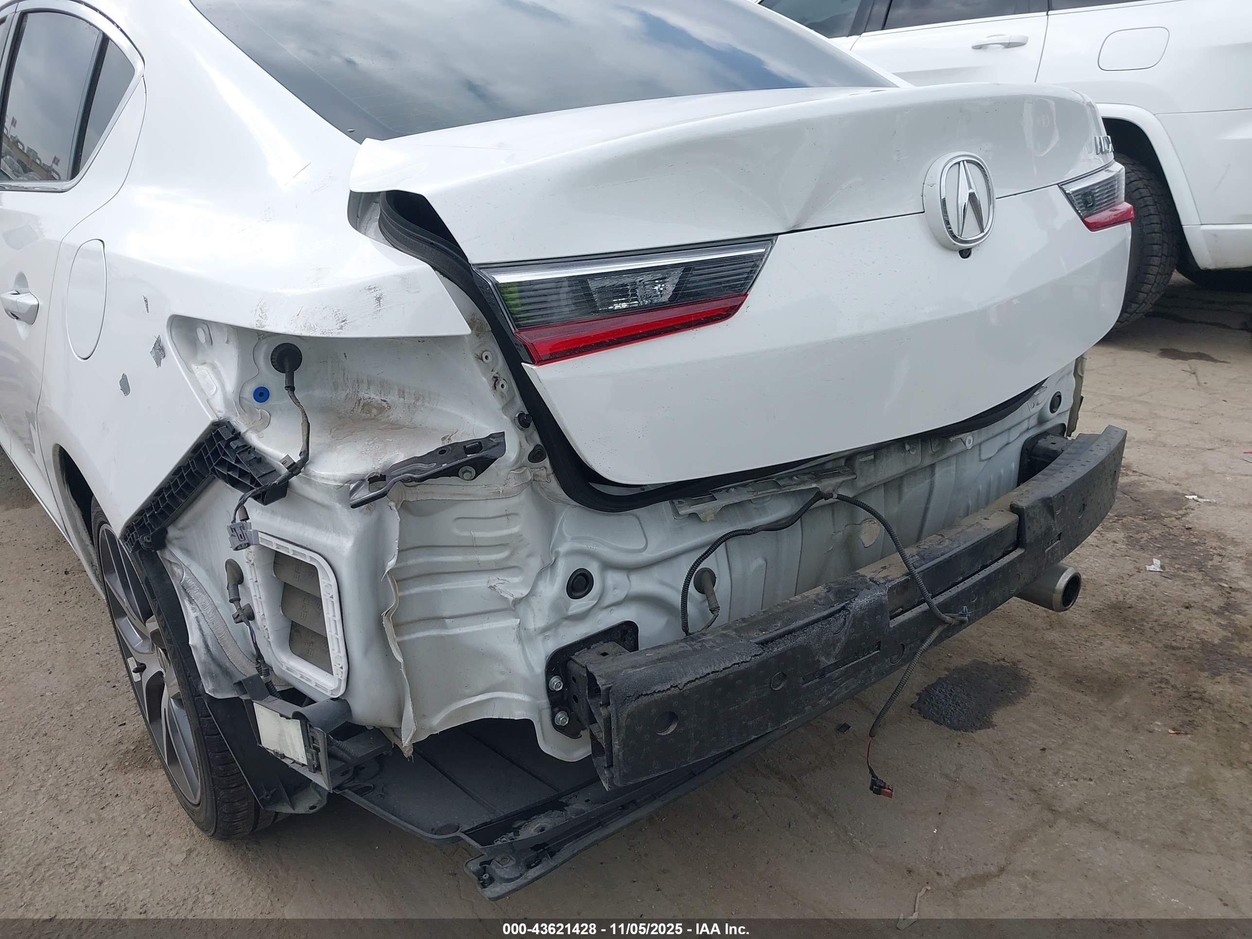 ACURA ILX image 6