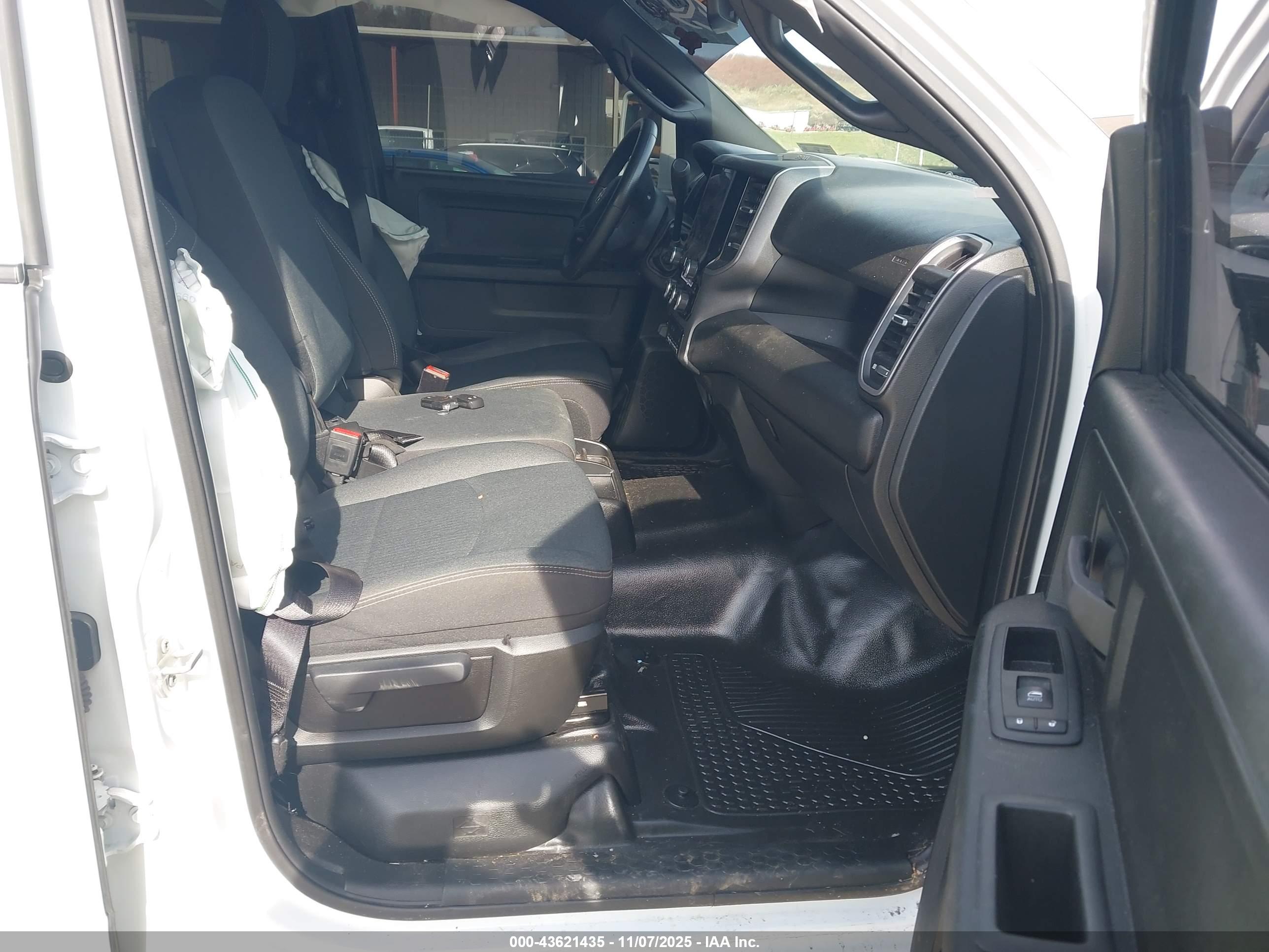 RAM 2500 image 5