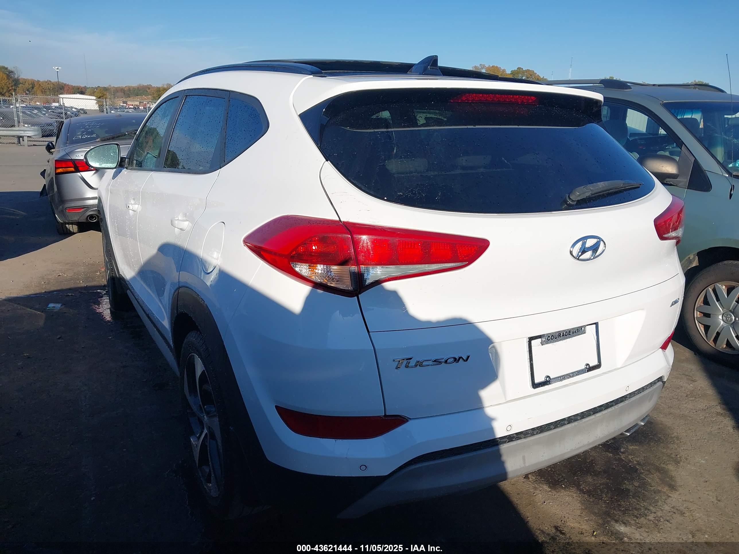 HYUNDAI TUCSON image 3