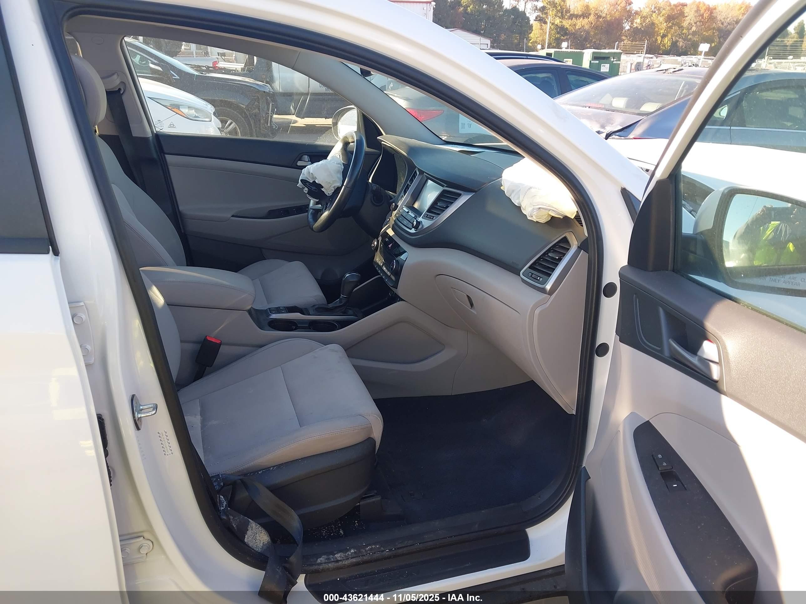 HYUNDAI TUCSON image 5