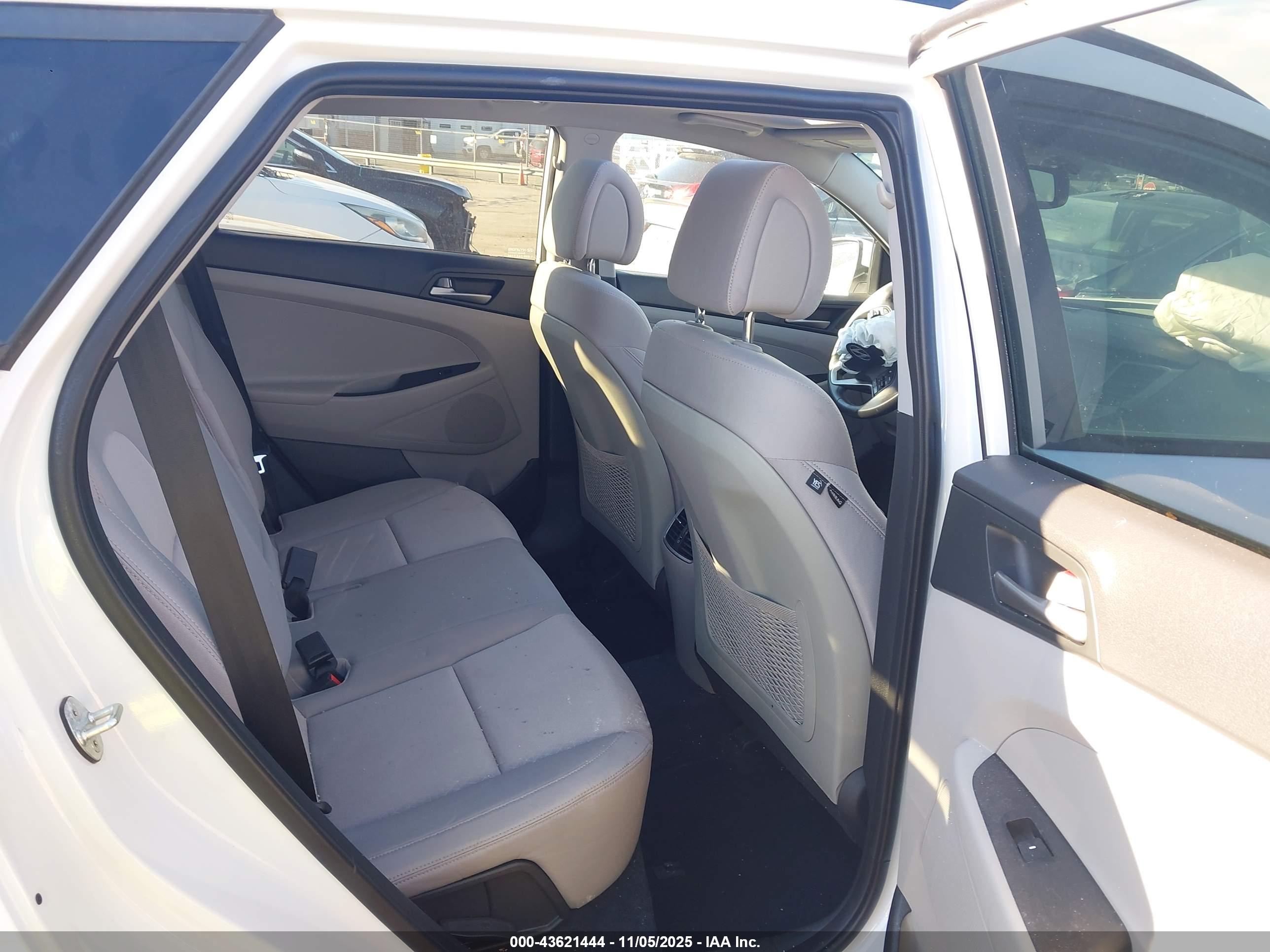 HYUNDAI TUCSON image 8