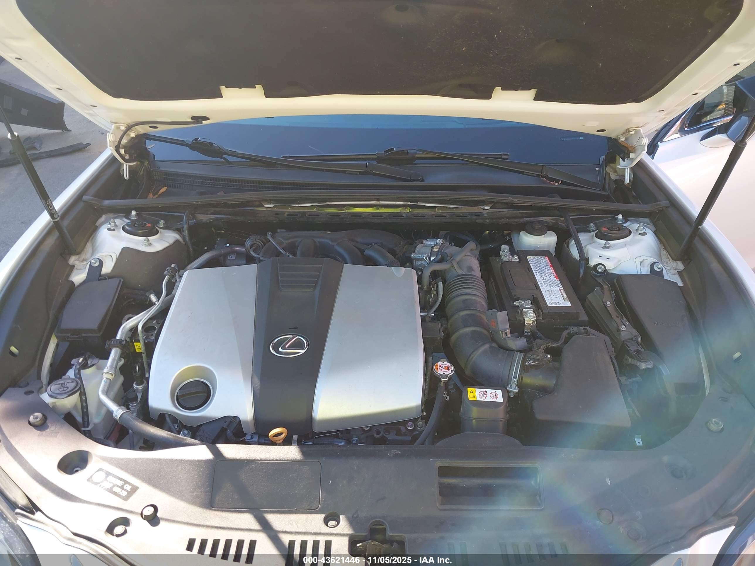 LEXUS ES image 10