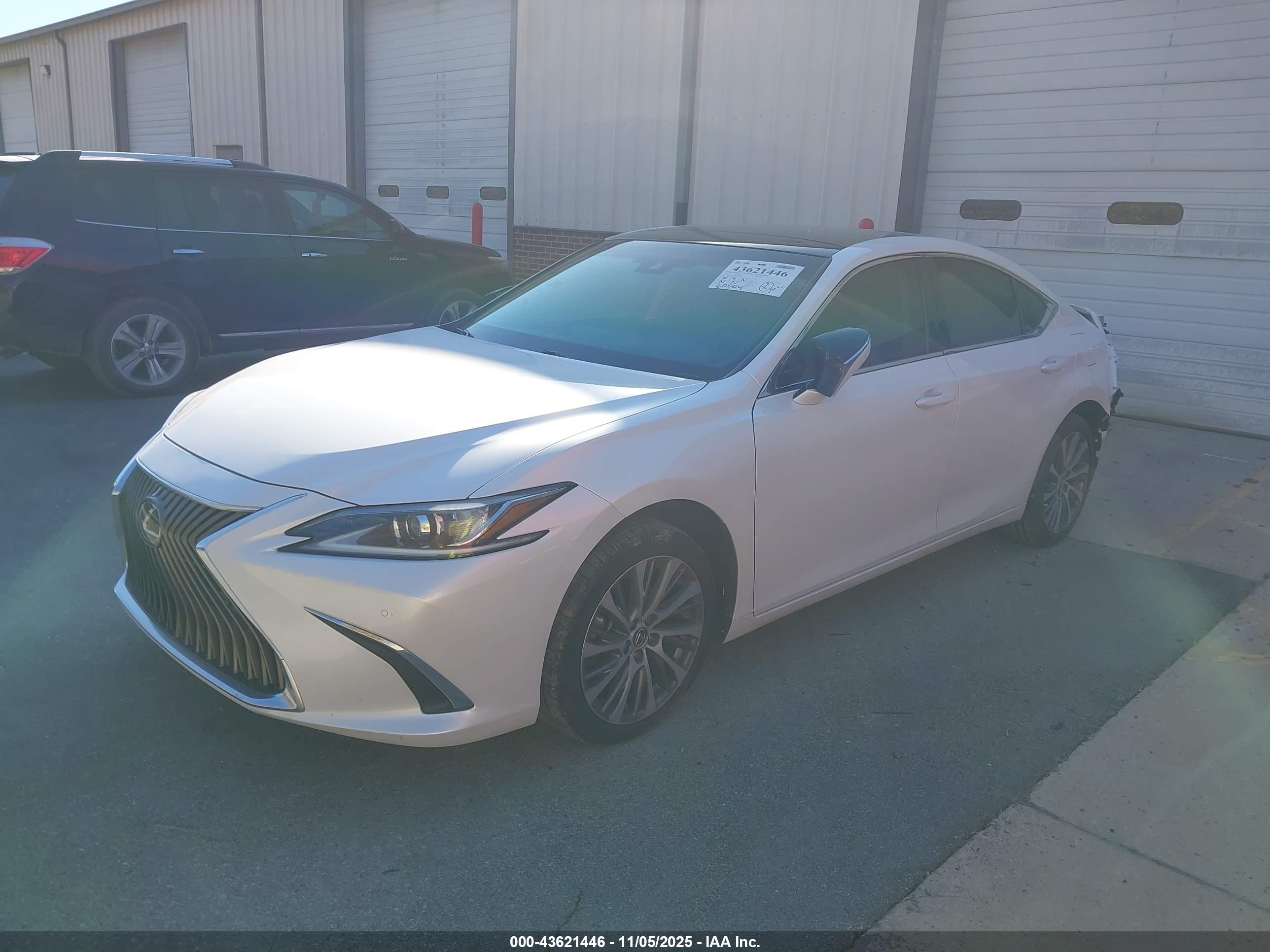 LEXUS ES image 2