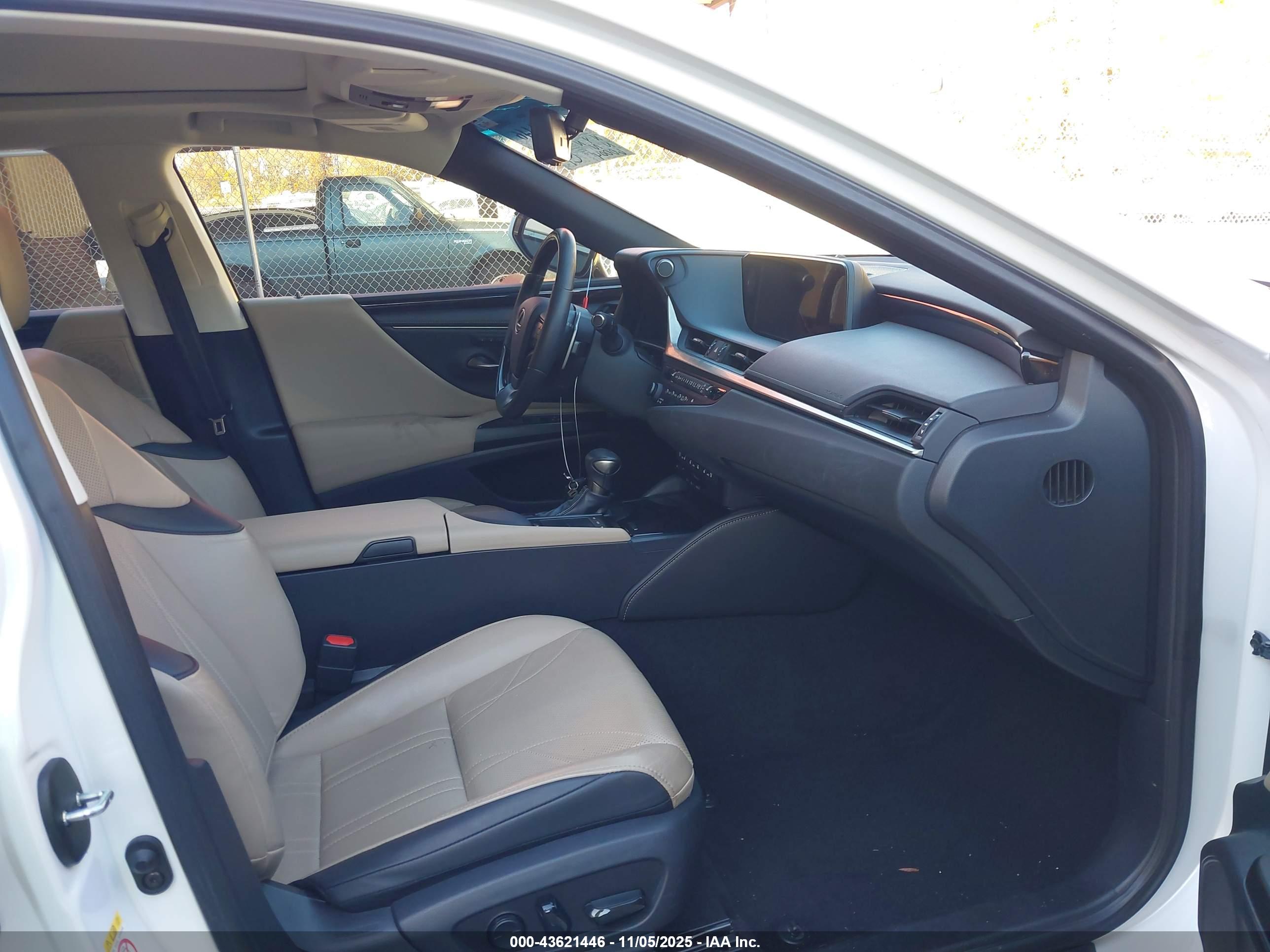 LEXUS ES image 5