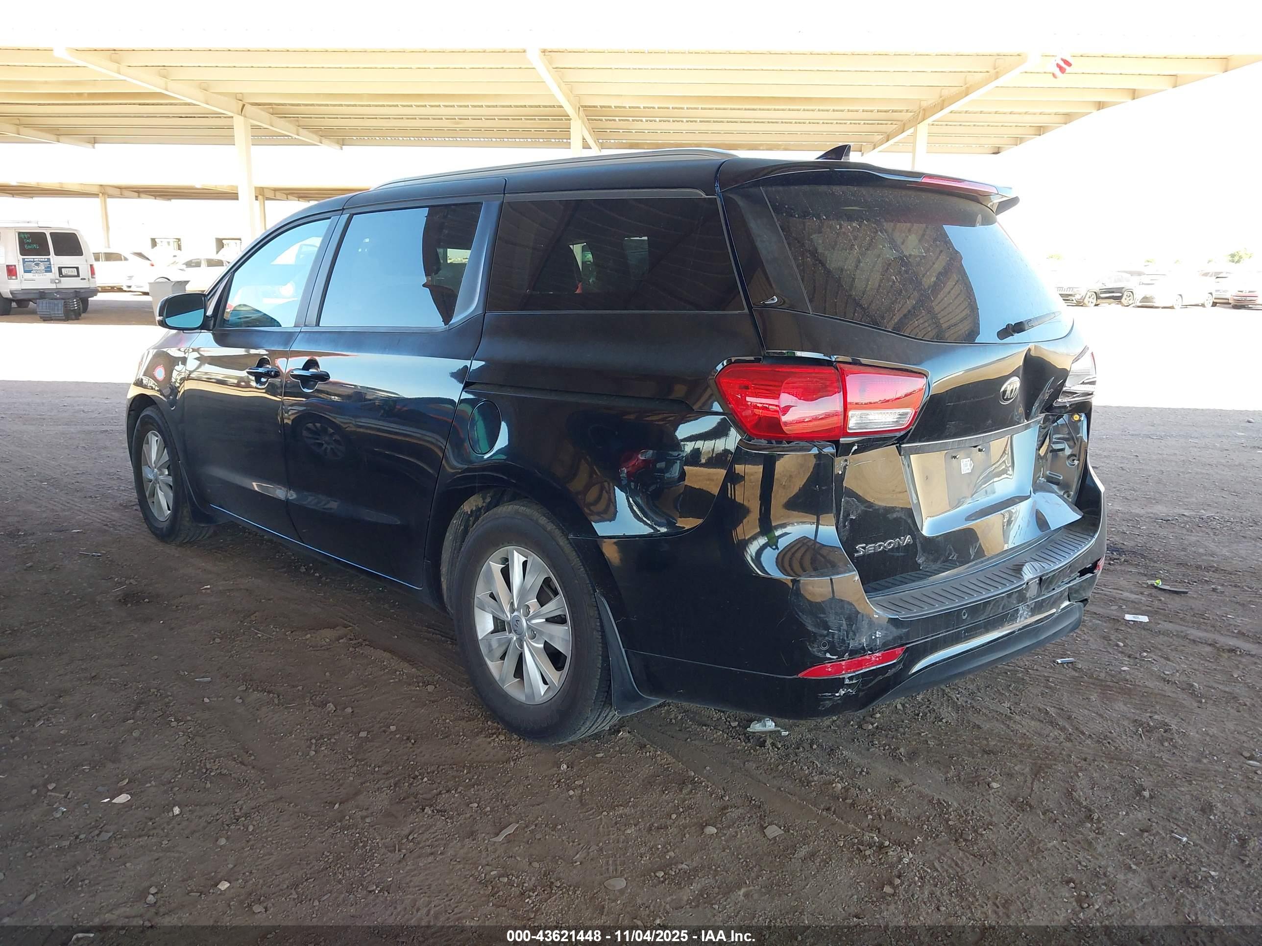 KIA SEDONA image 3