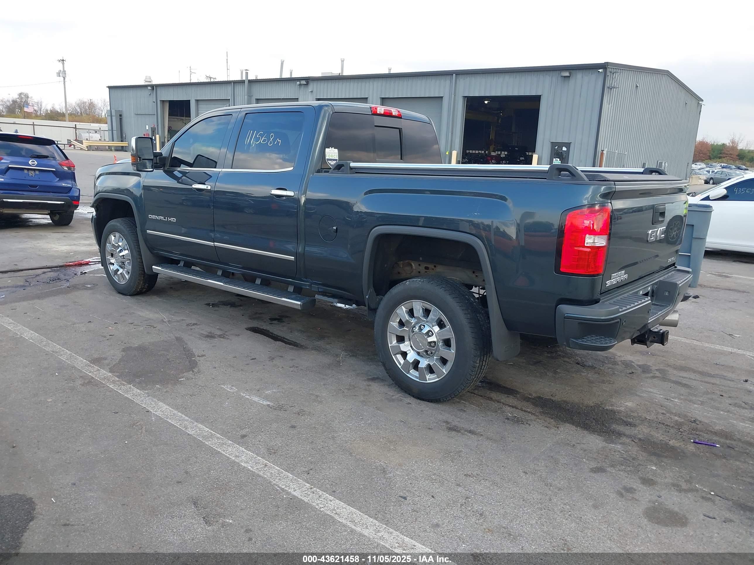 GMC SIERRA image 3