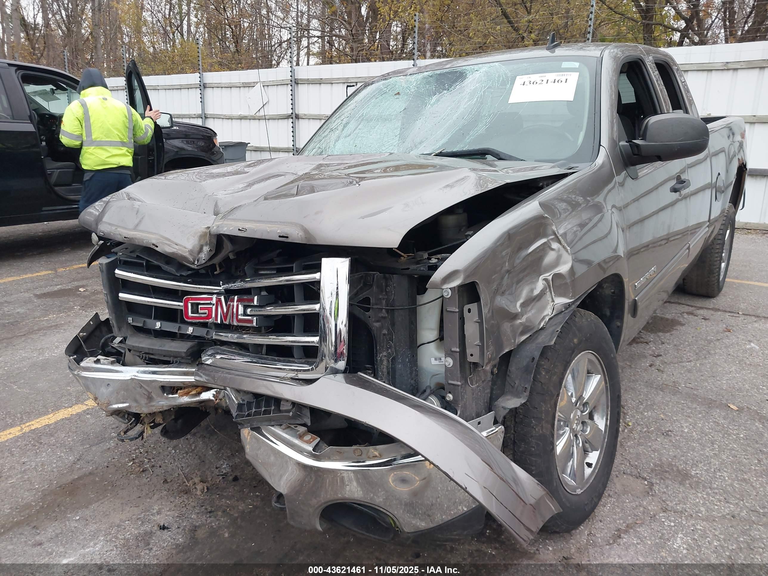 GMC SIERRA image 6