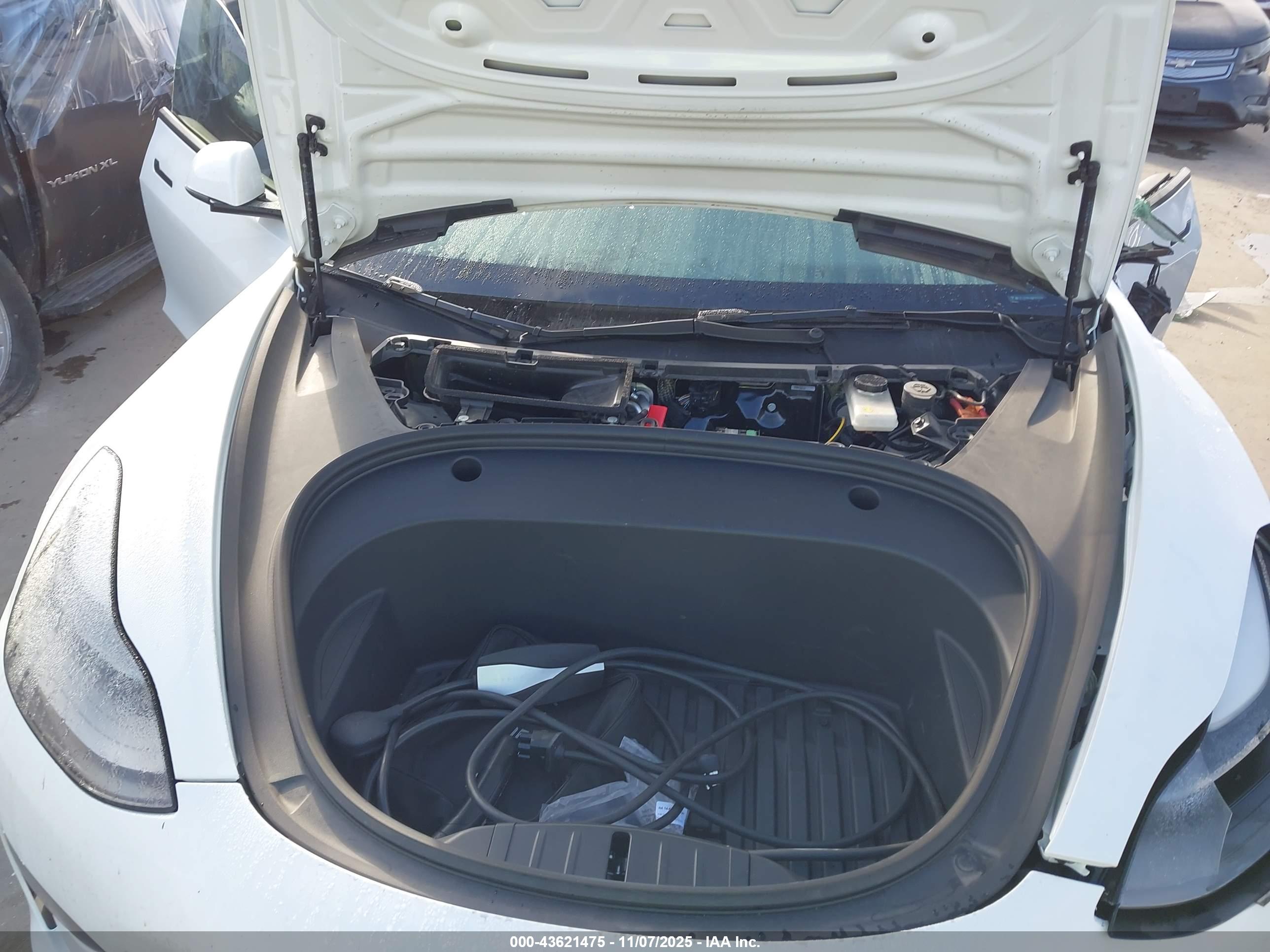 TESLA MODEL image 10