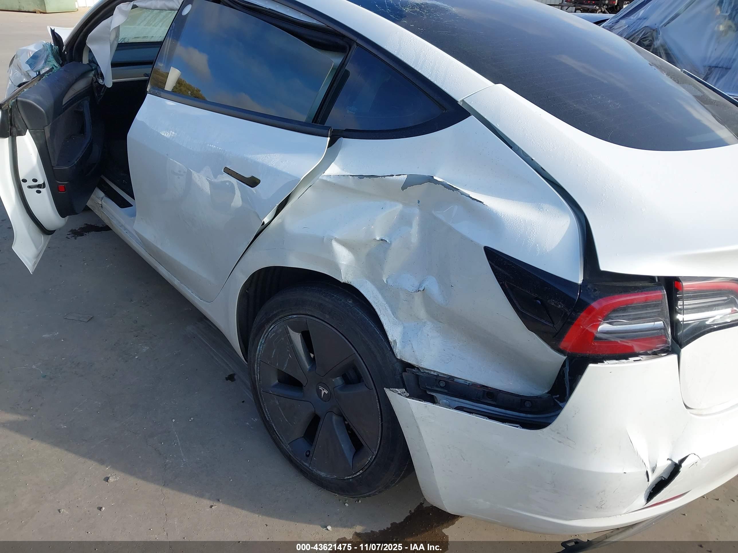 TESLA MODEL image 6