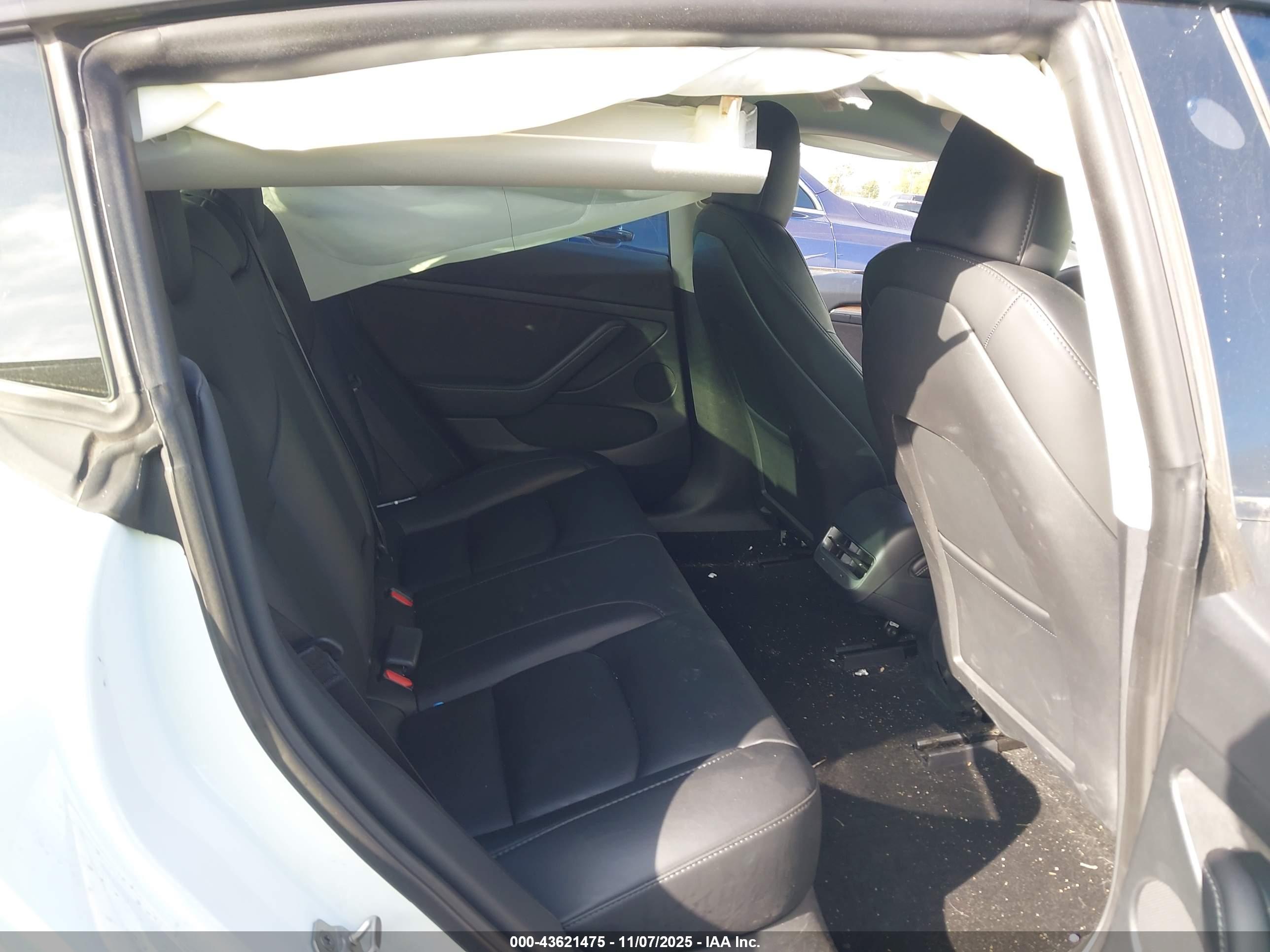 TESLA MODEL image 8