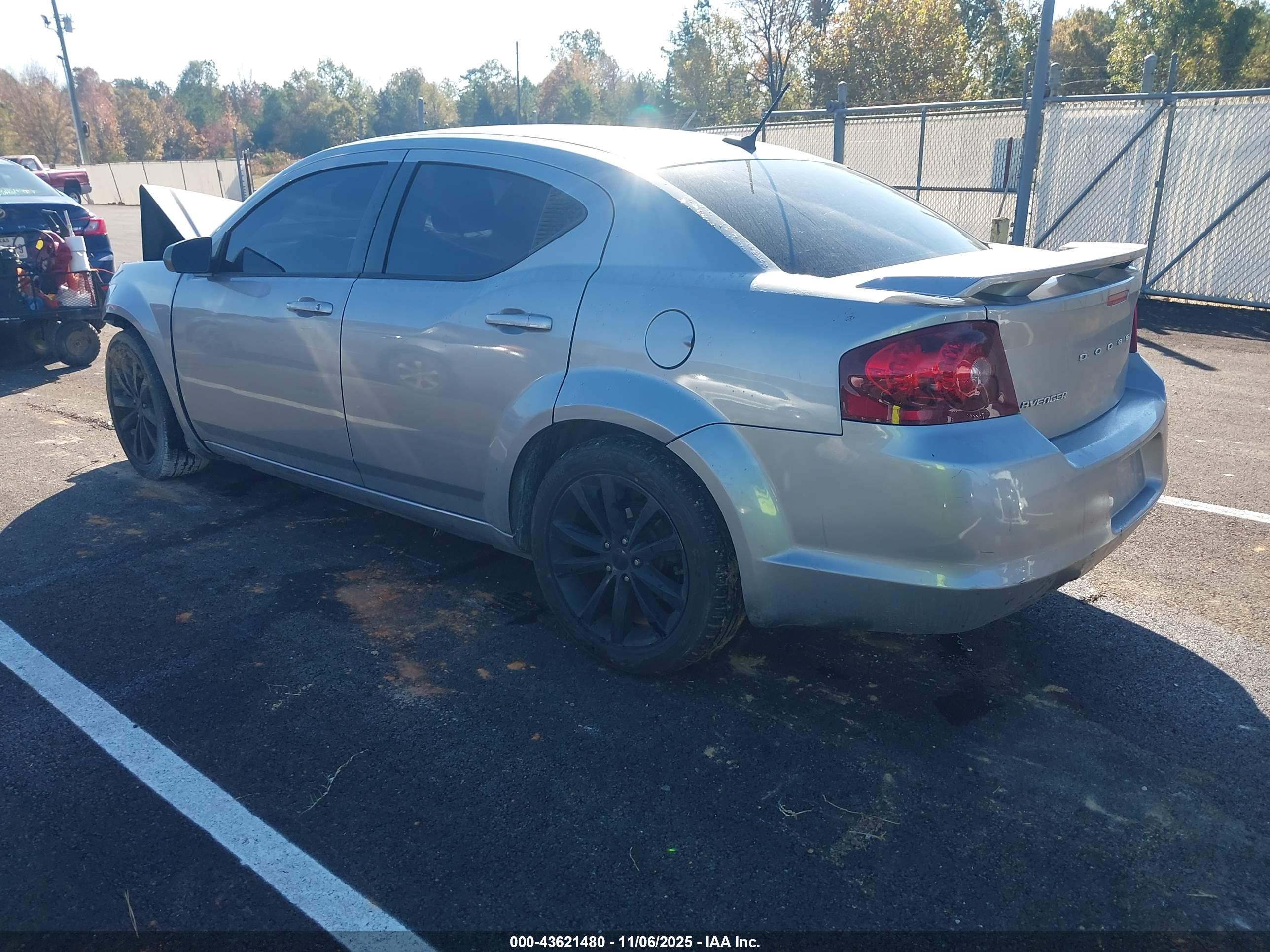 DODGE AVENGER image 3