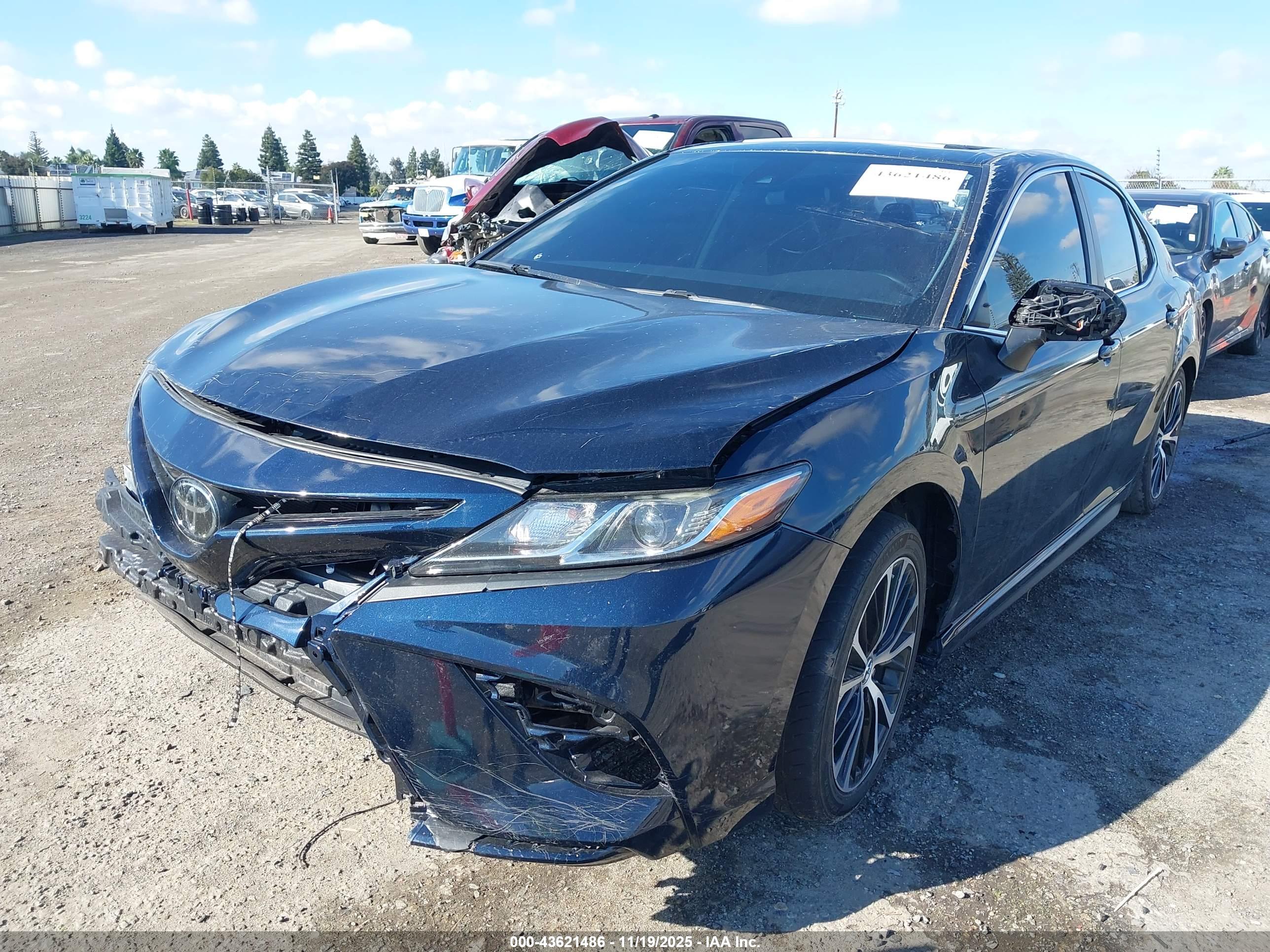 TOYOTA CAMRY image 2