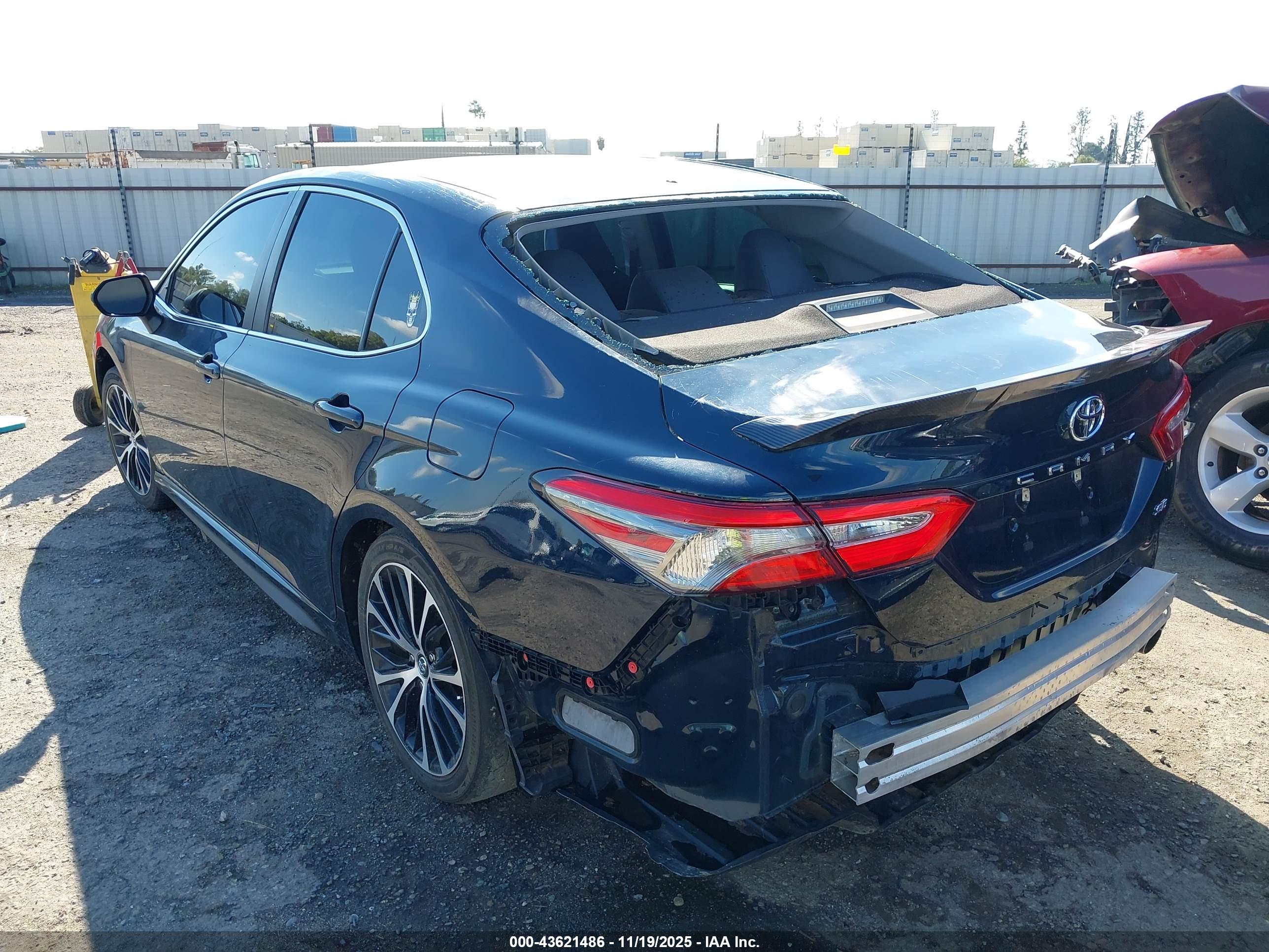 TOYOTA CAMRY image 3