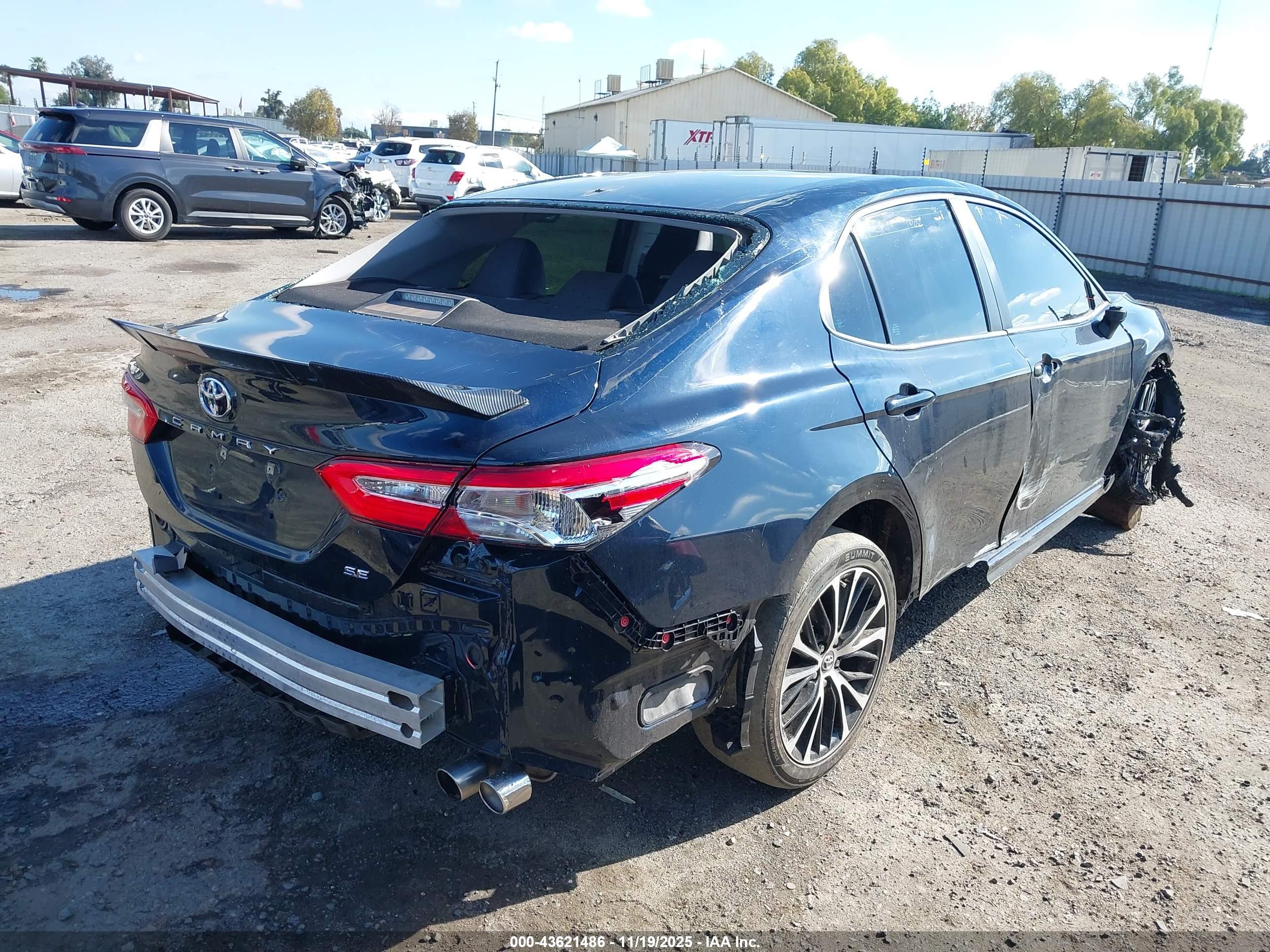 TOYOTA CAMRY image 4