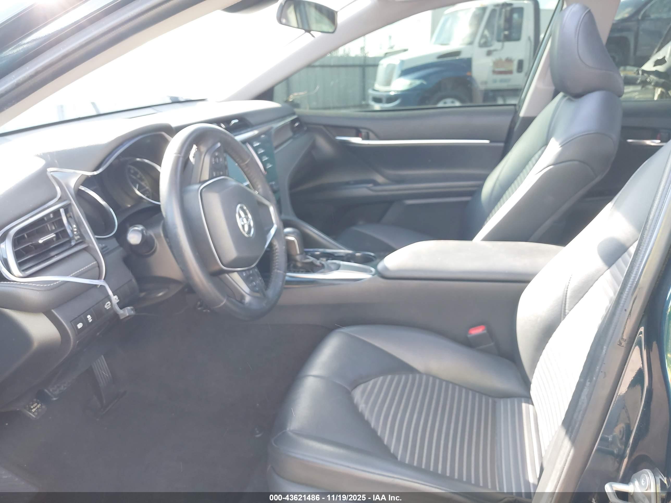 TOYOTA CAMRY image 5