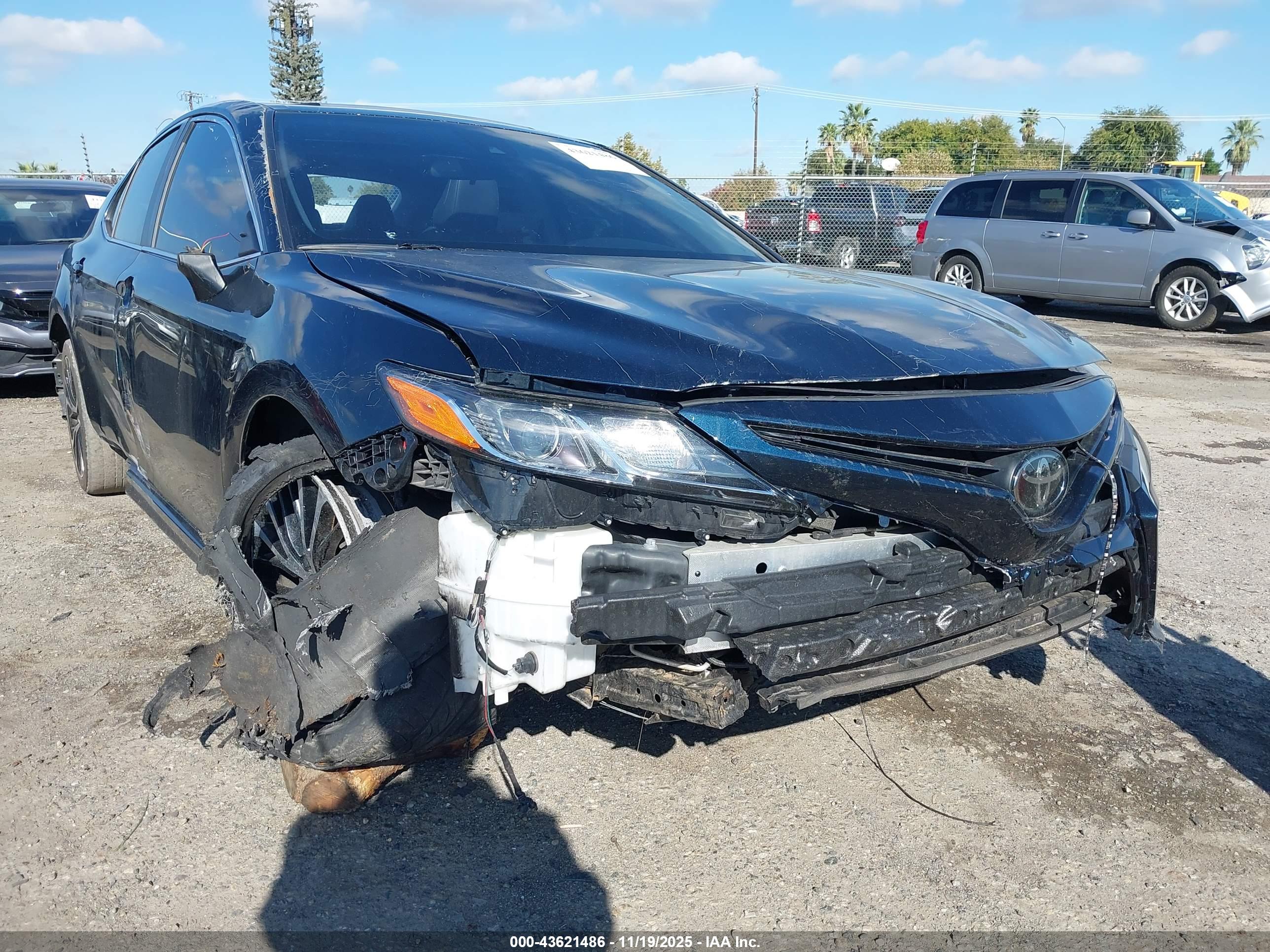 TOYOTA CAMRY image 6