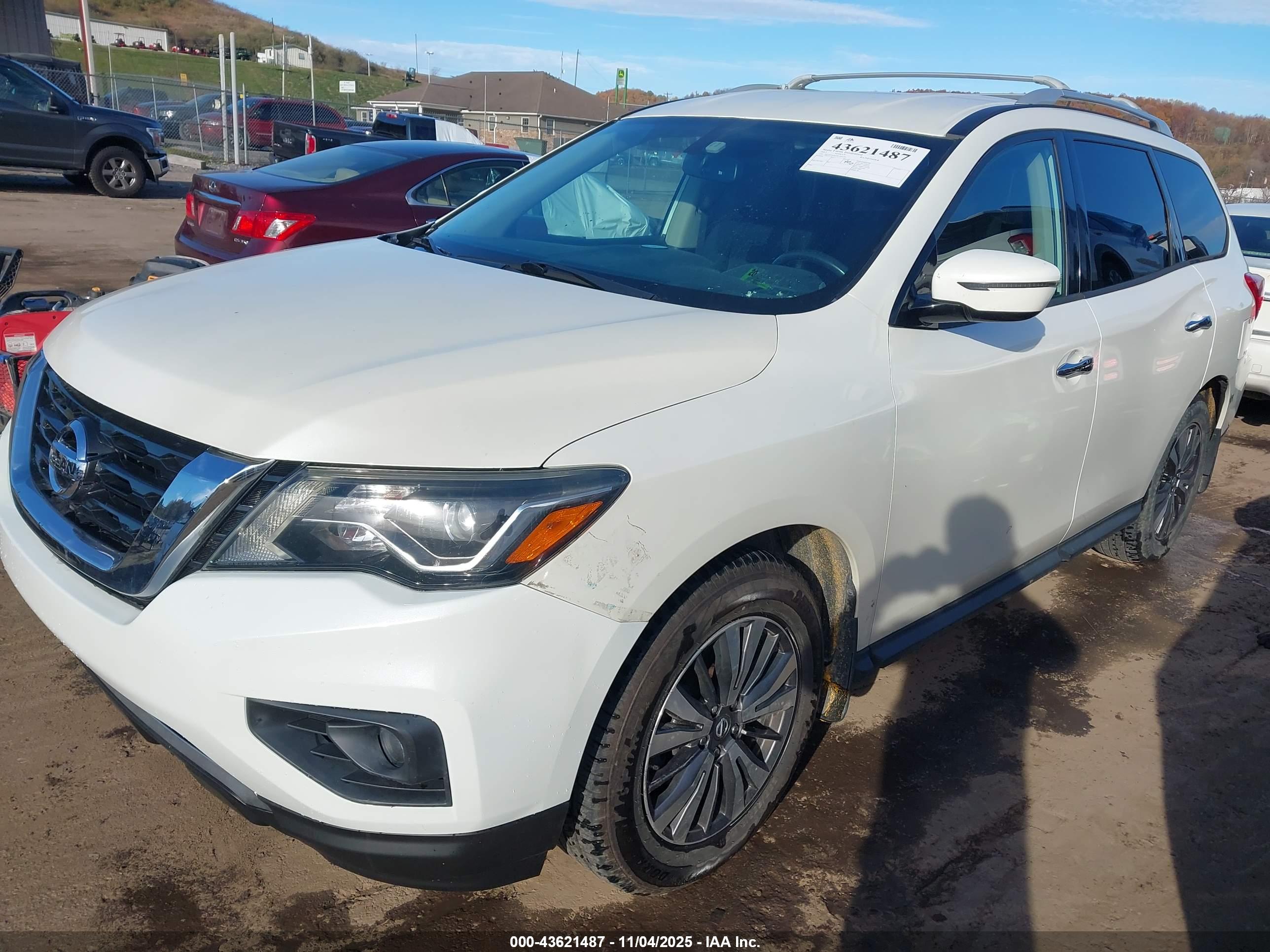 NISSAN PATHFINDER image 2
