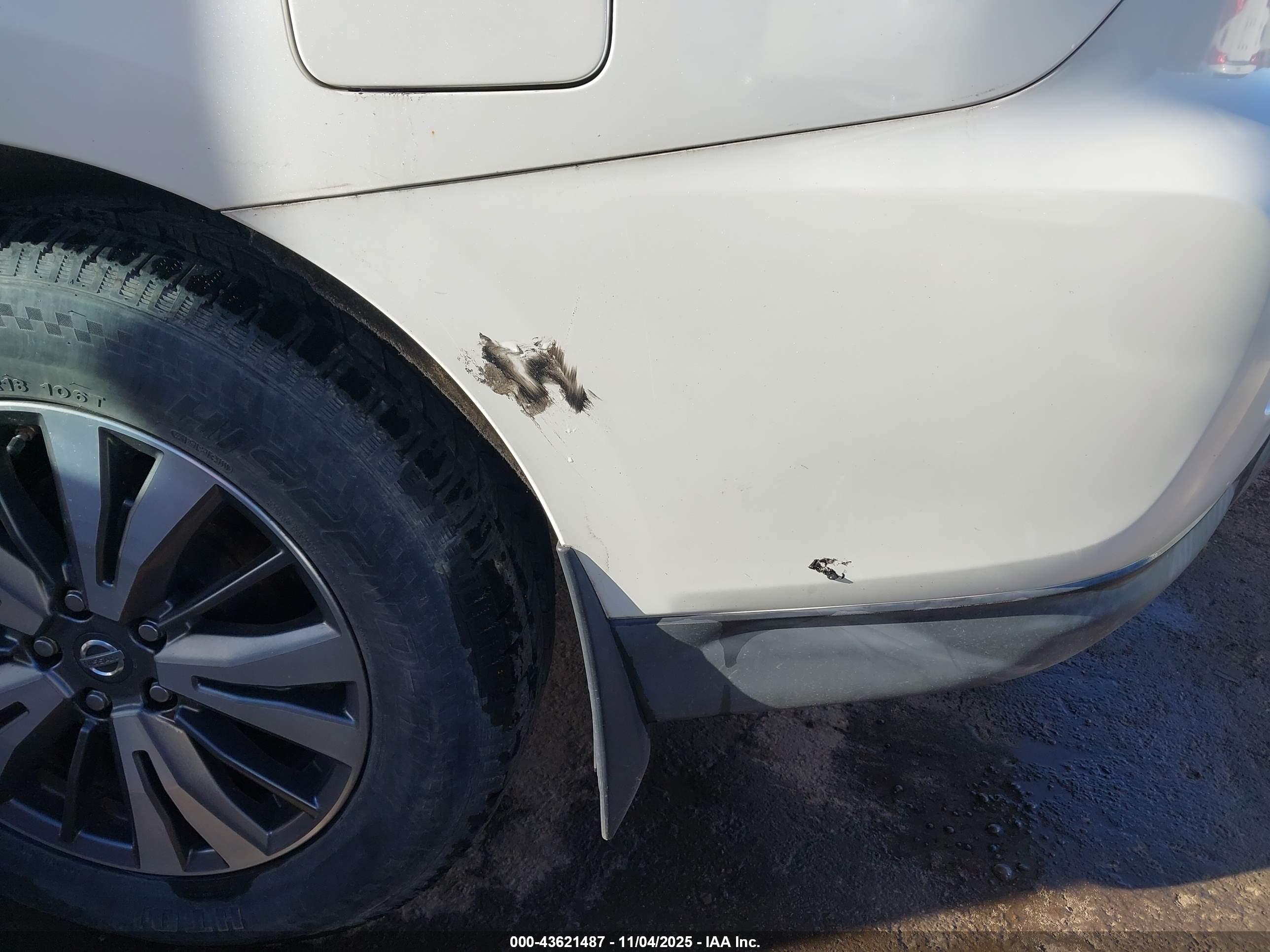 NISSAN PATHFINDER image 6