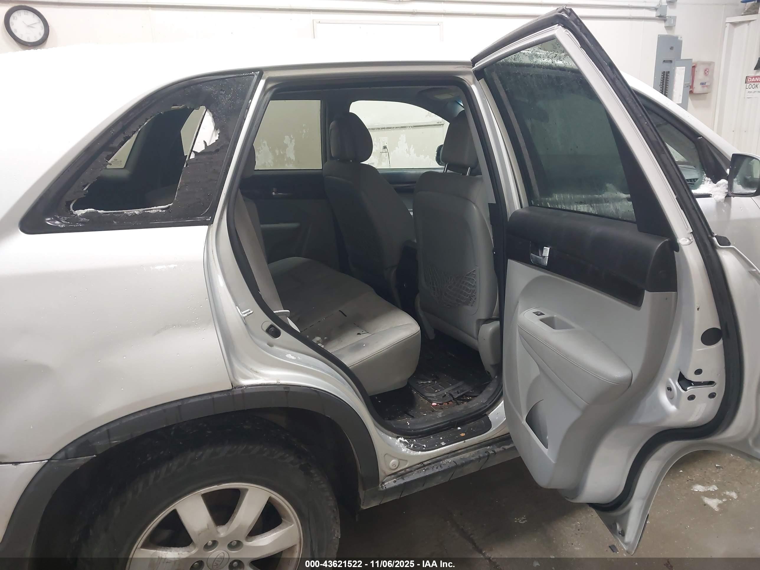 KIA SORENTO image 8