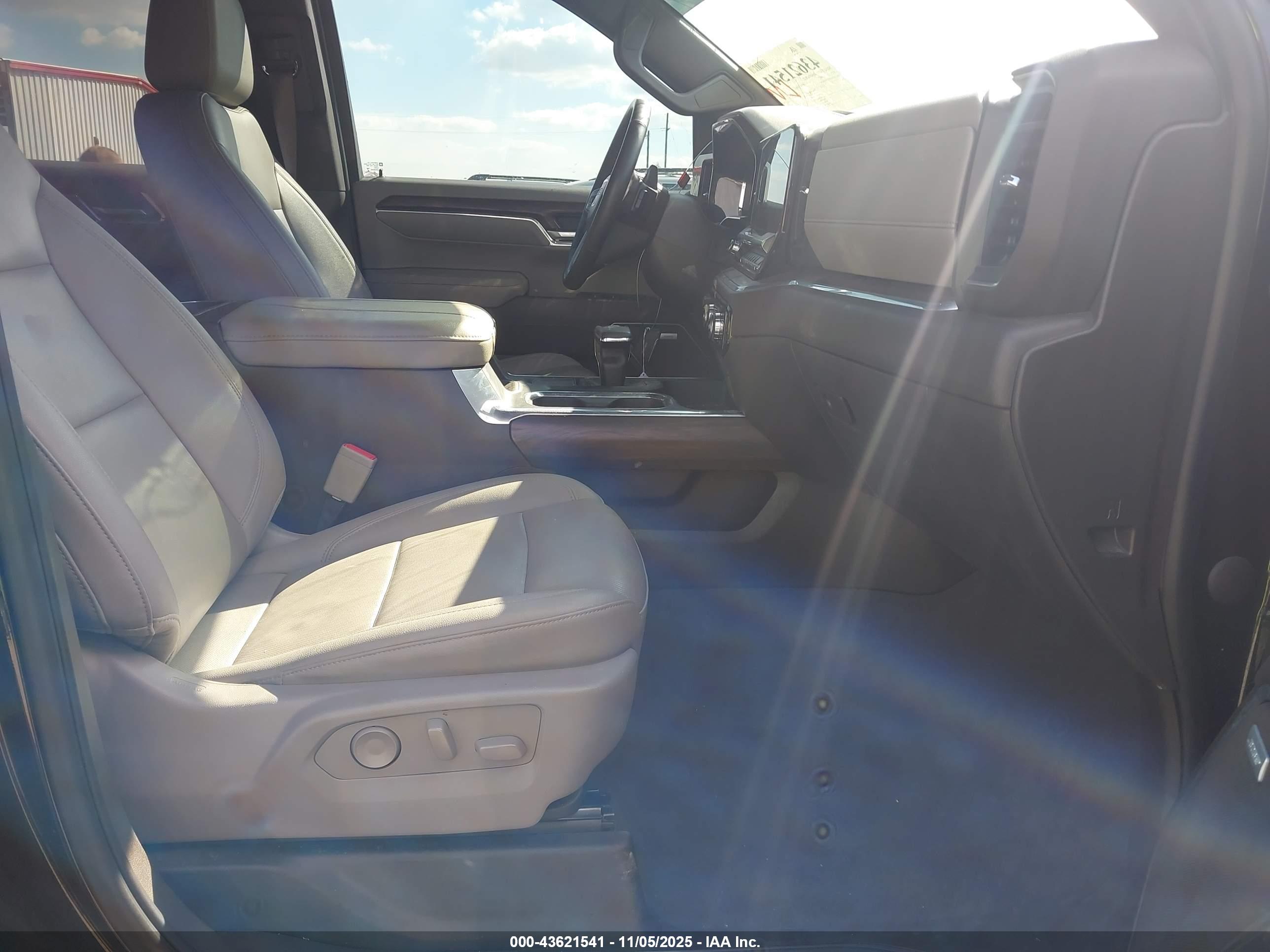 GMC SIERRA image 5