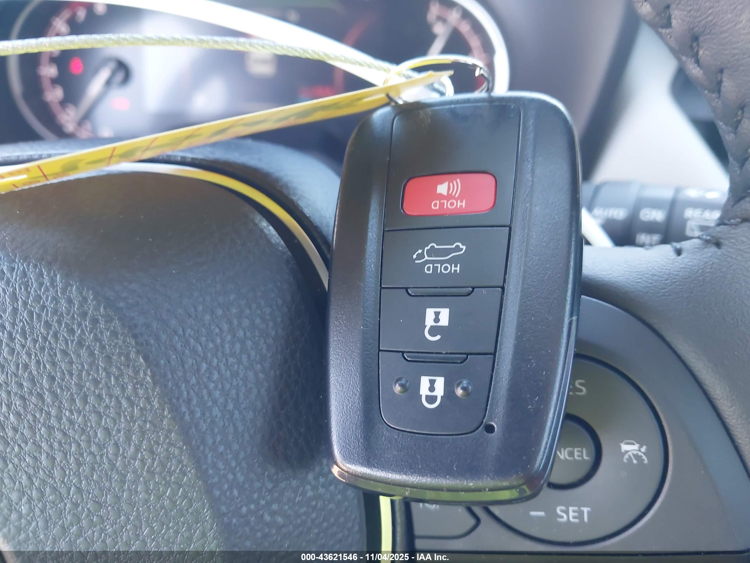 TOYOTA RAV4 image 11
