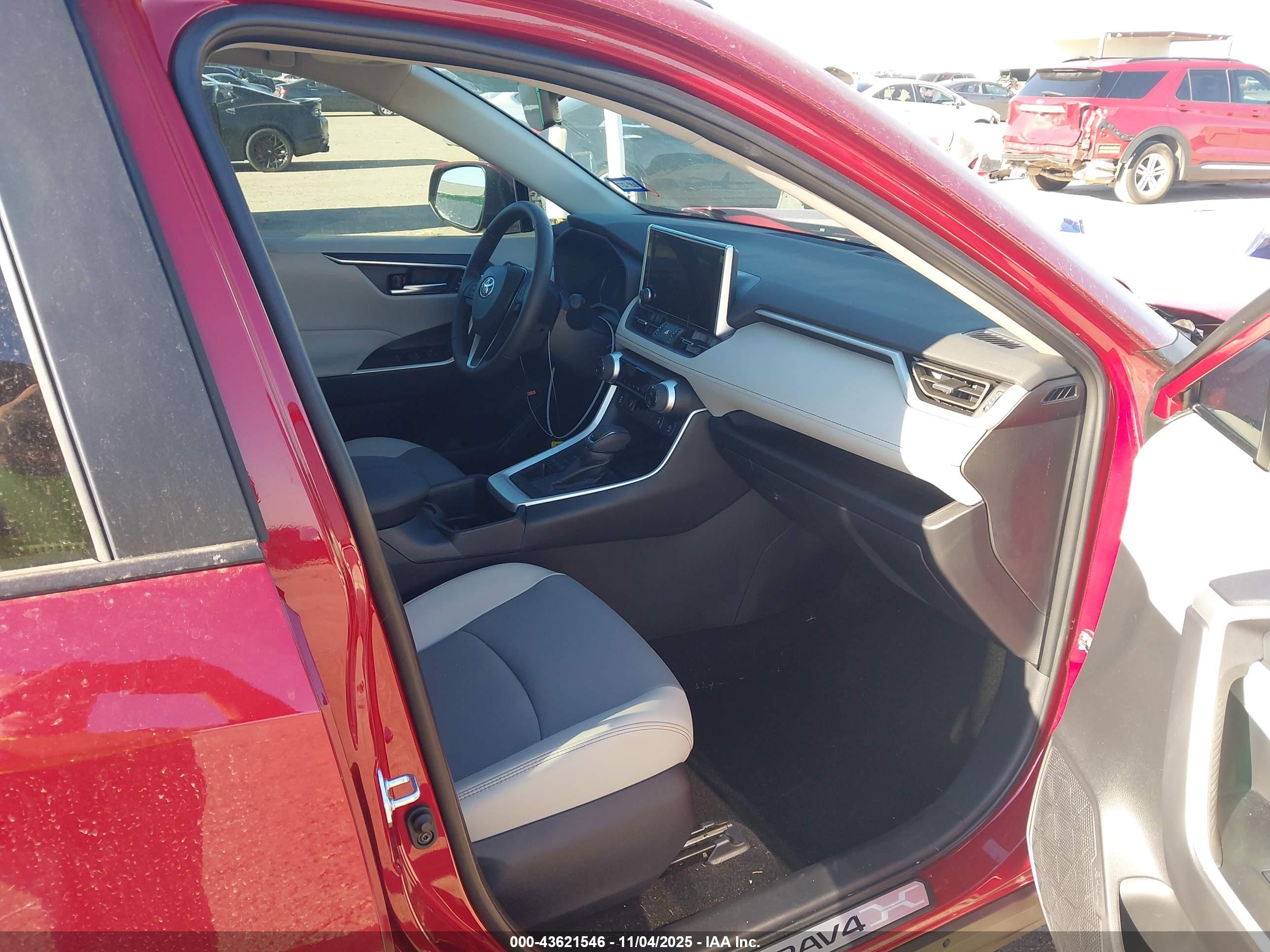 TOYOTA RAV4 image 5