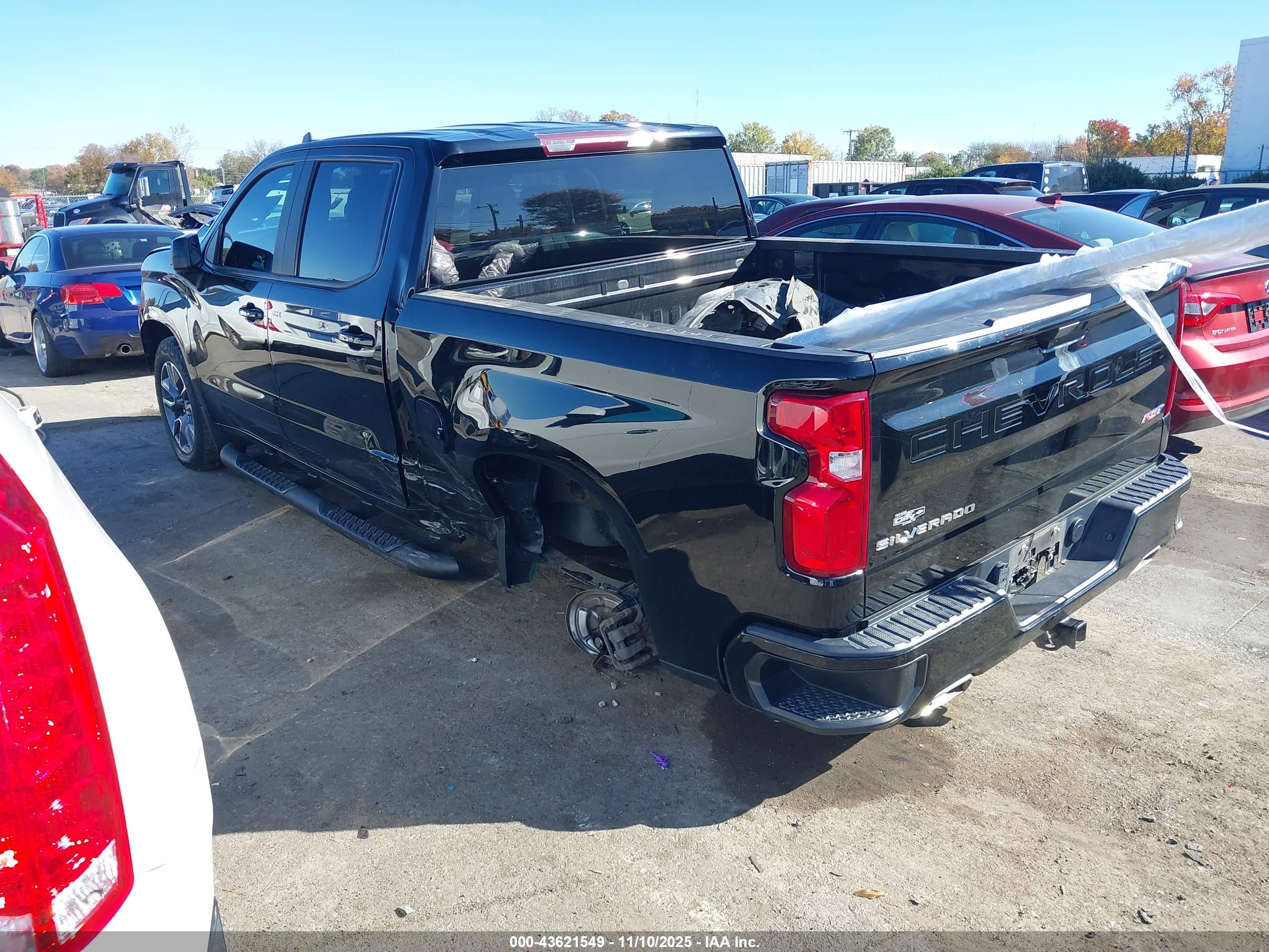 CHEVROLET SILVERADO image 3