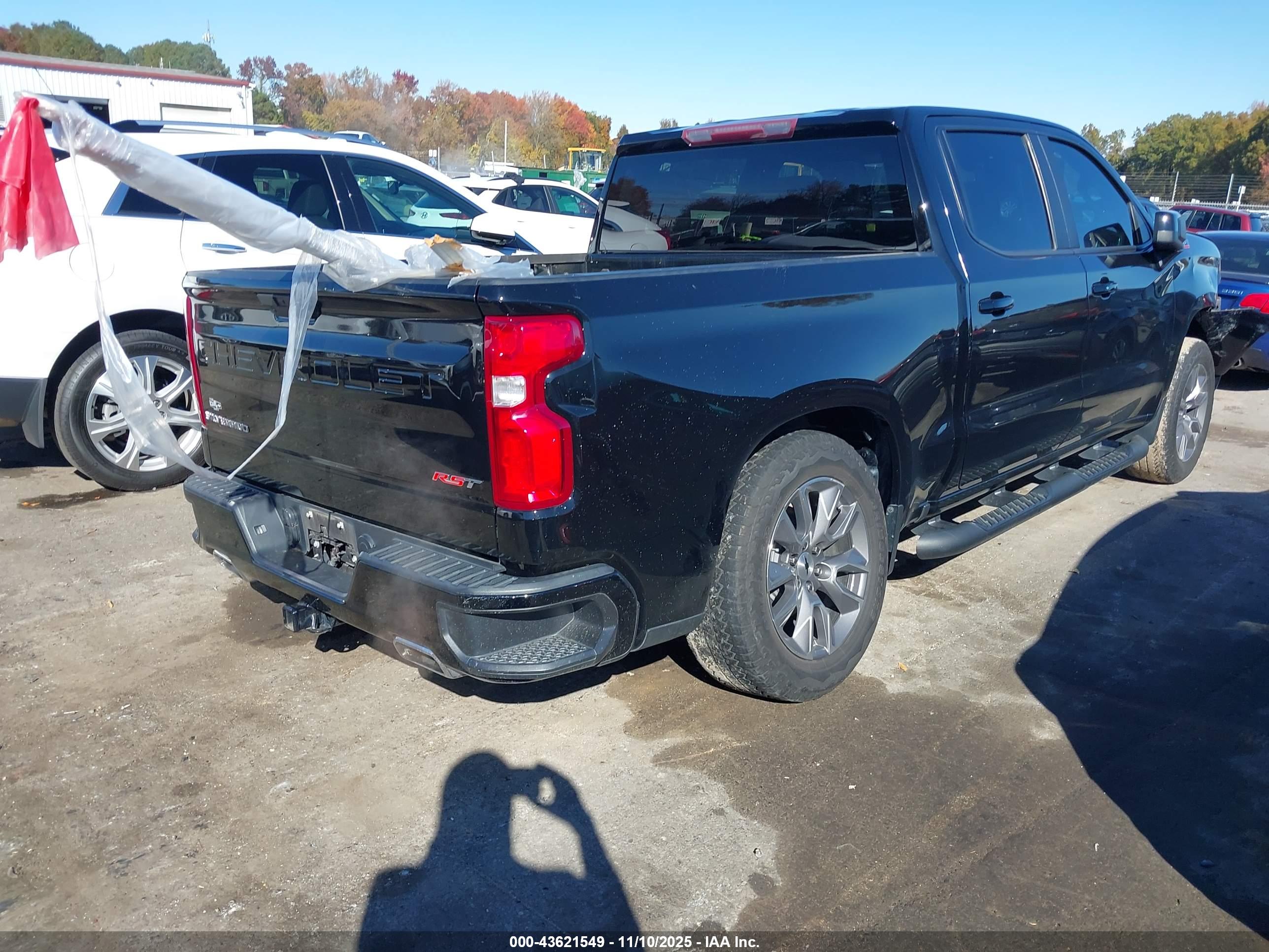 CHEVROLET SILVERADO image 4