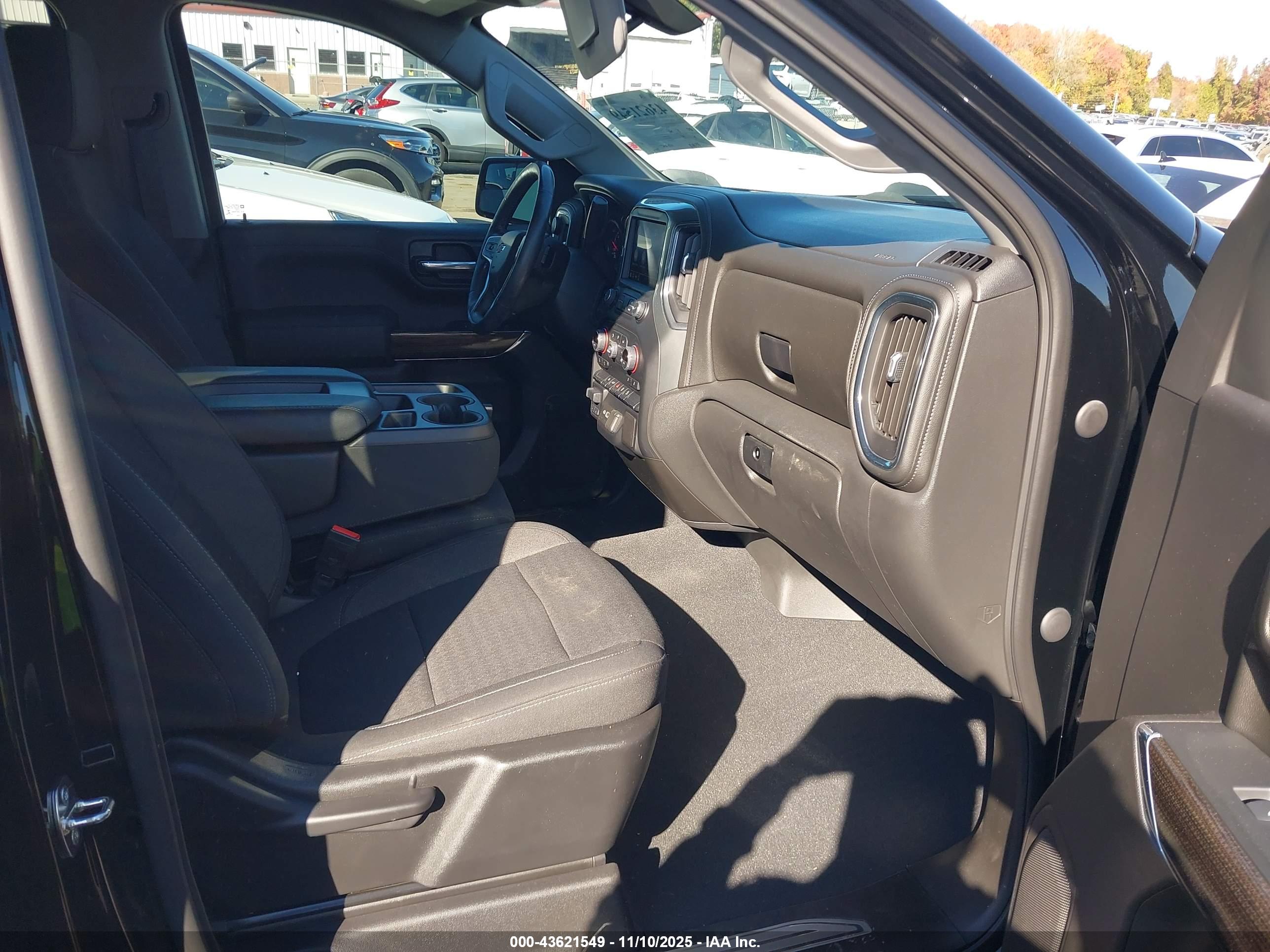 CHEVROLET SILVERADO image 5