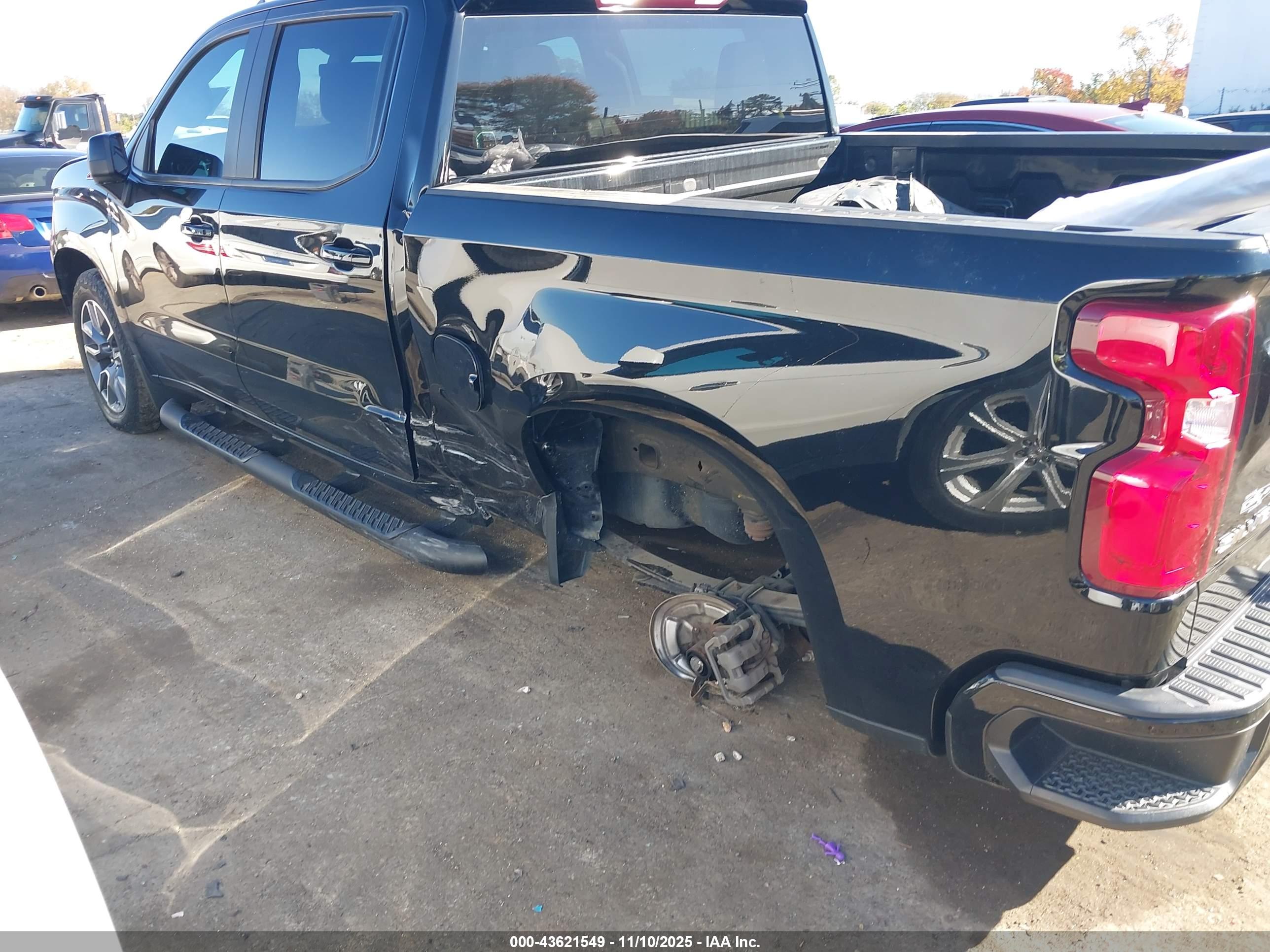 CHEVROLET SILVERADO image 6