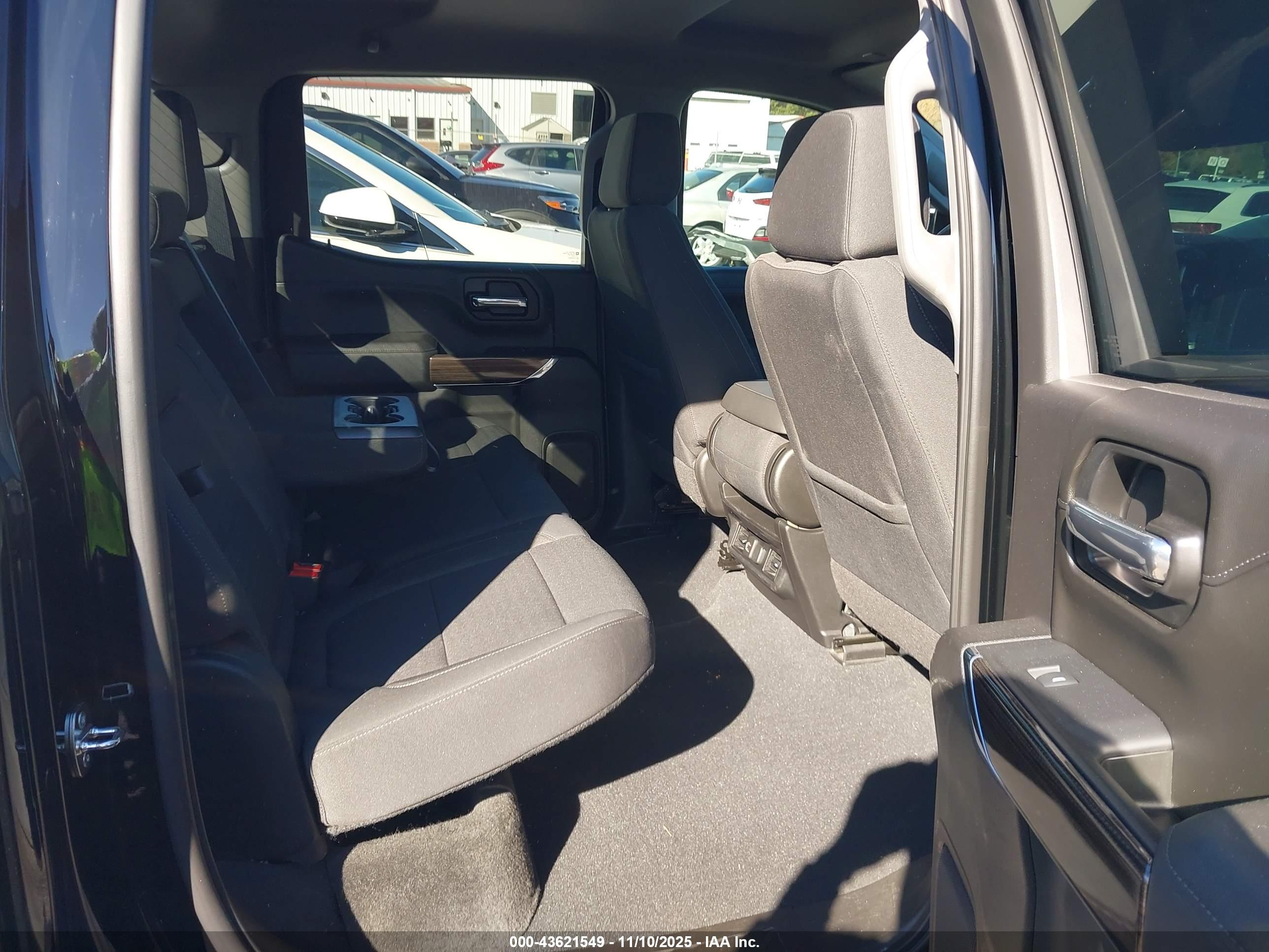 CHEVROLET SILVERADO image 8