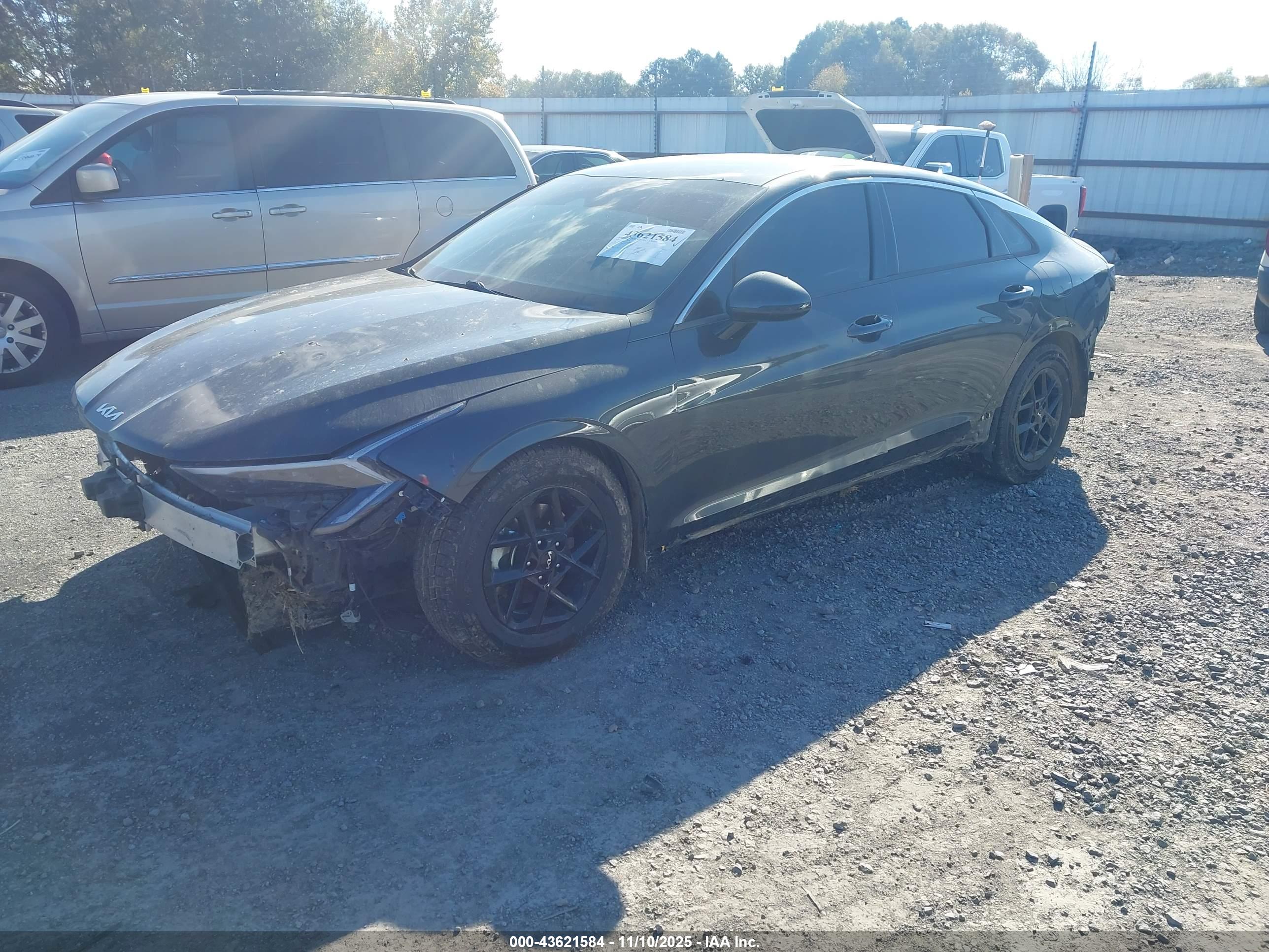 KIA K5 image 2