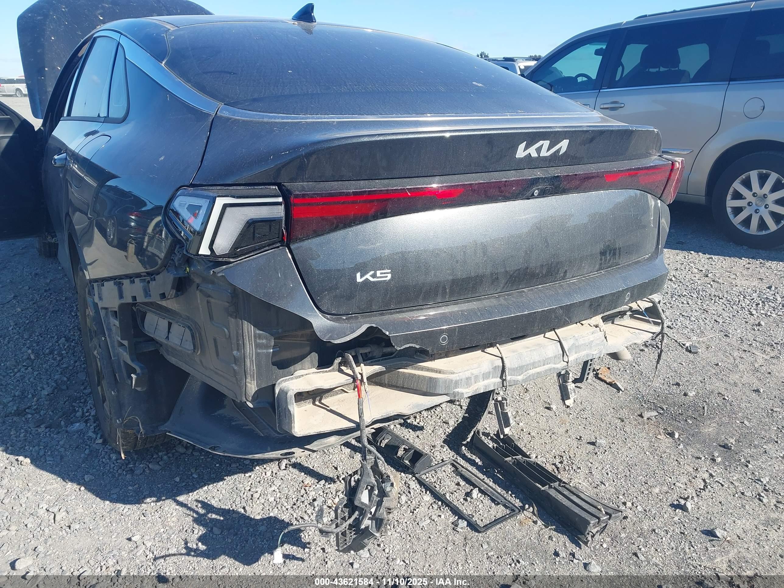 KIA K5 image 6