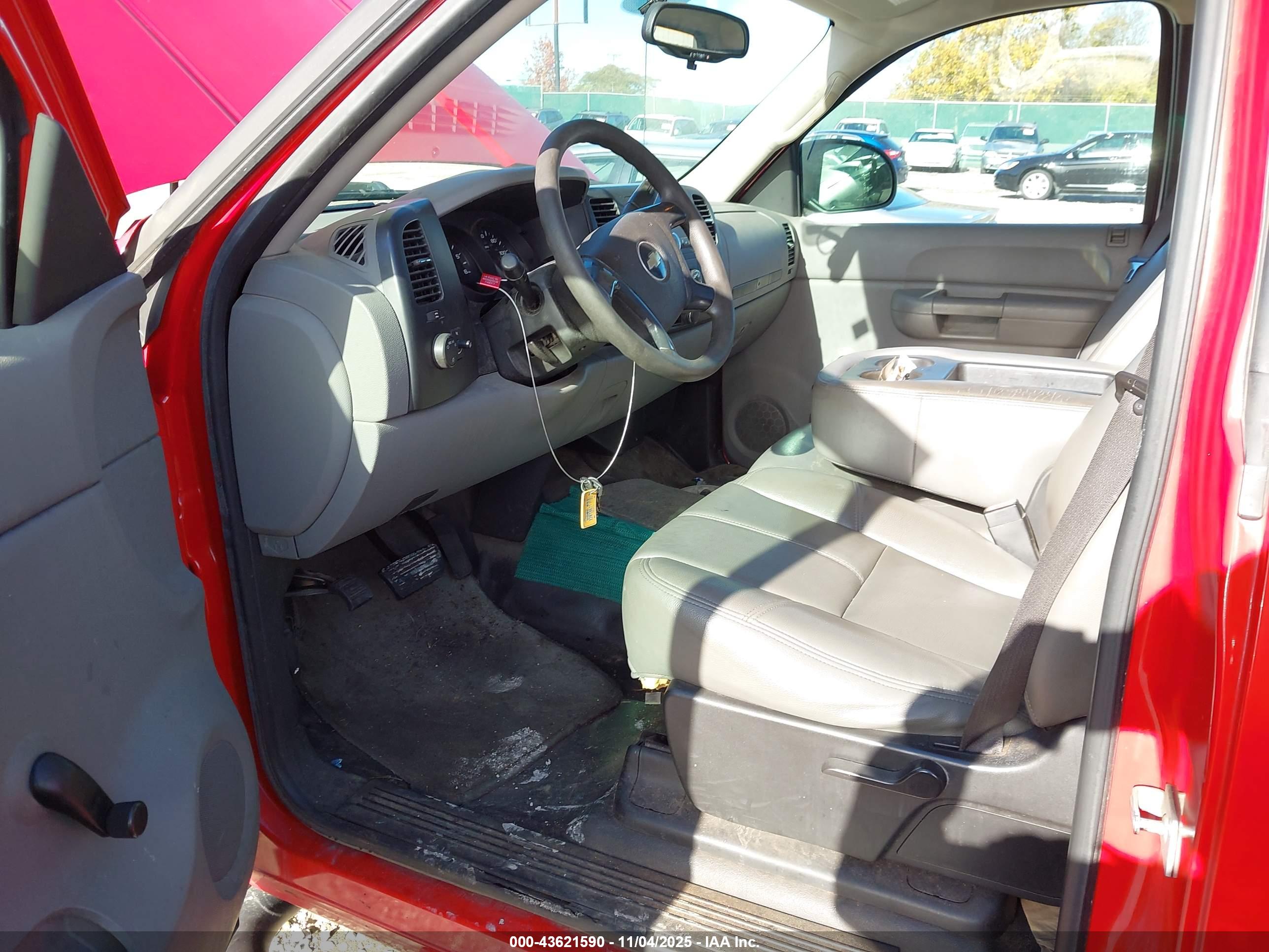CHEVROLET SILVERADO image 5