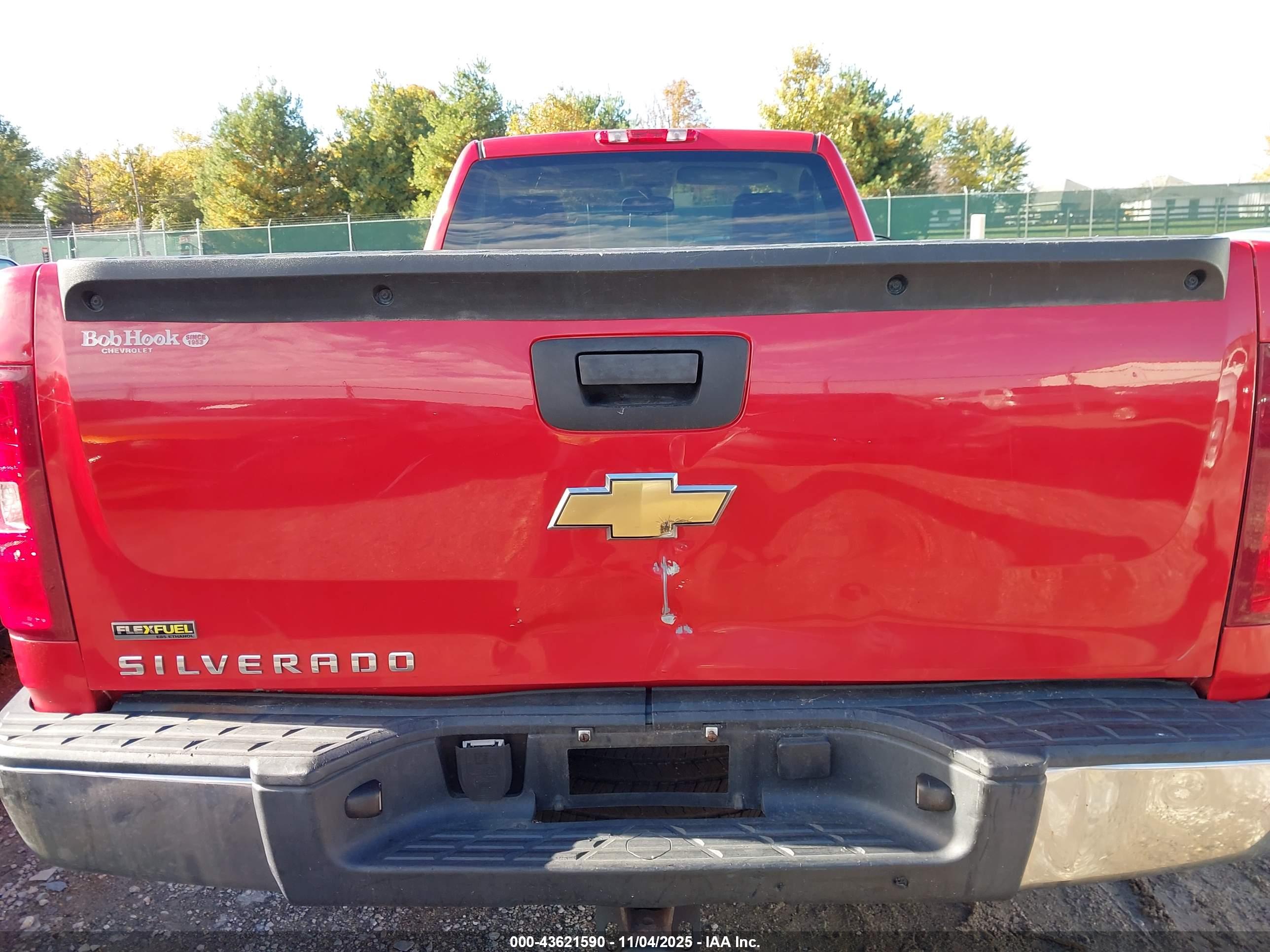 CHEVROLET SILVERADO image 6