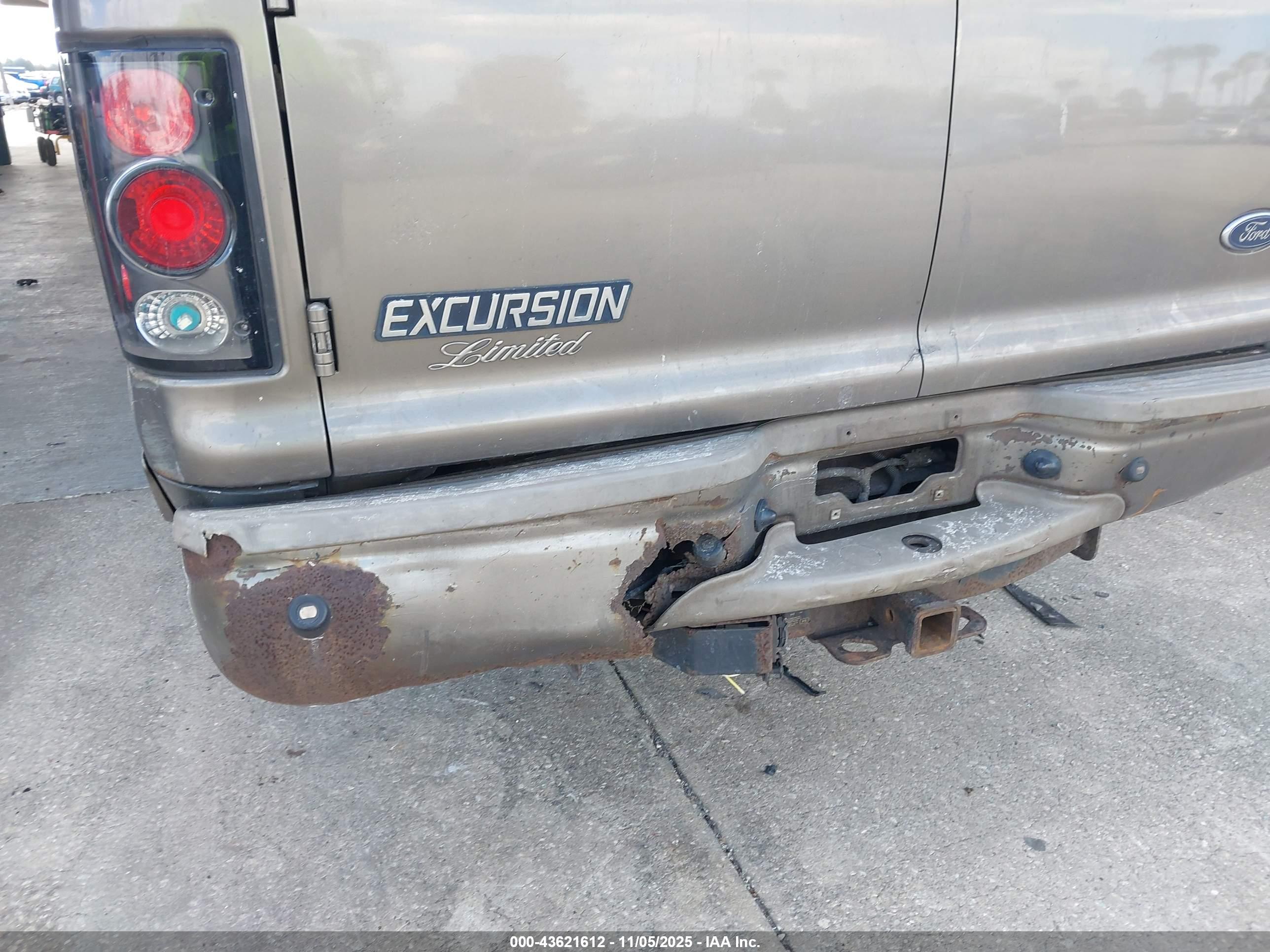 FORD EXCURSION image 6
