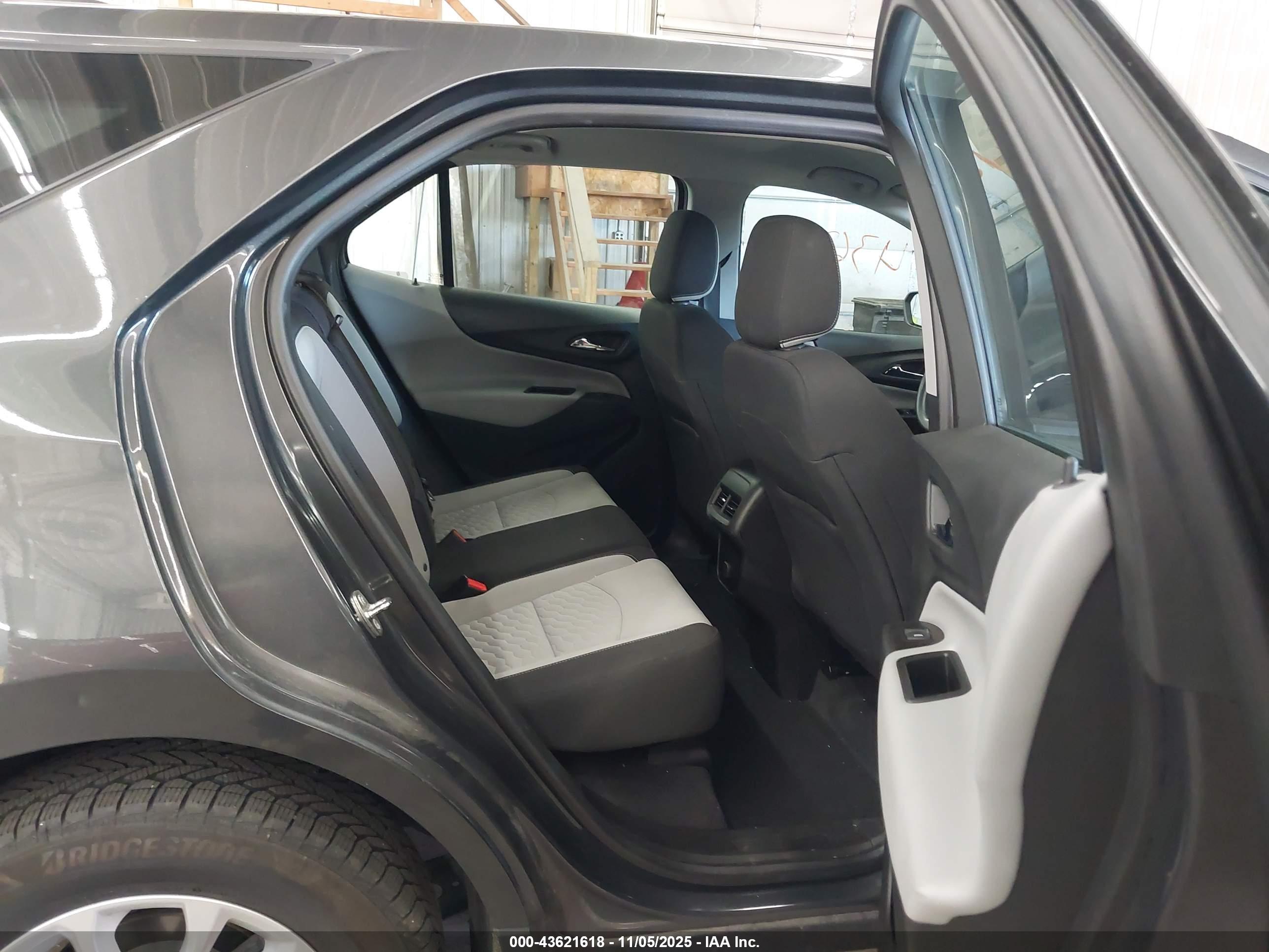 CHEVROLET EQUINOX image 8