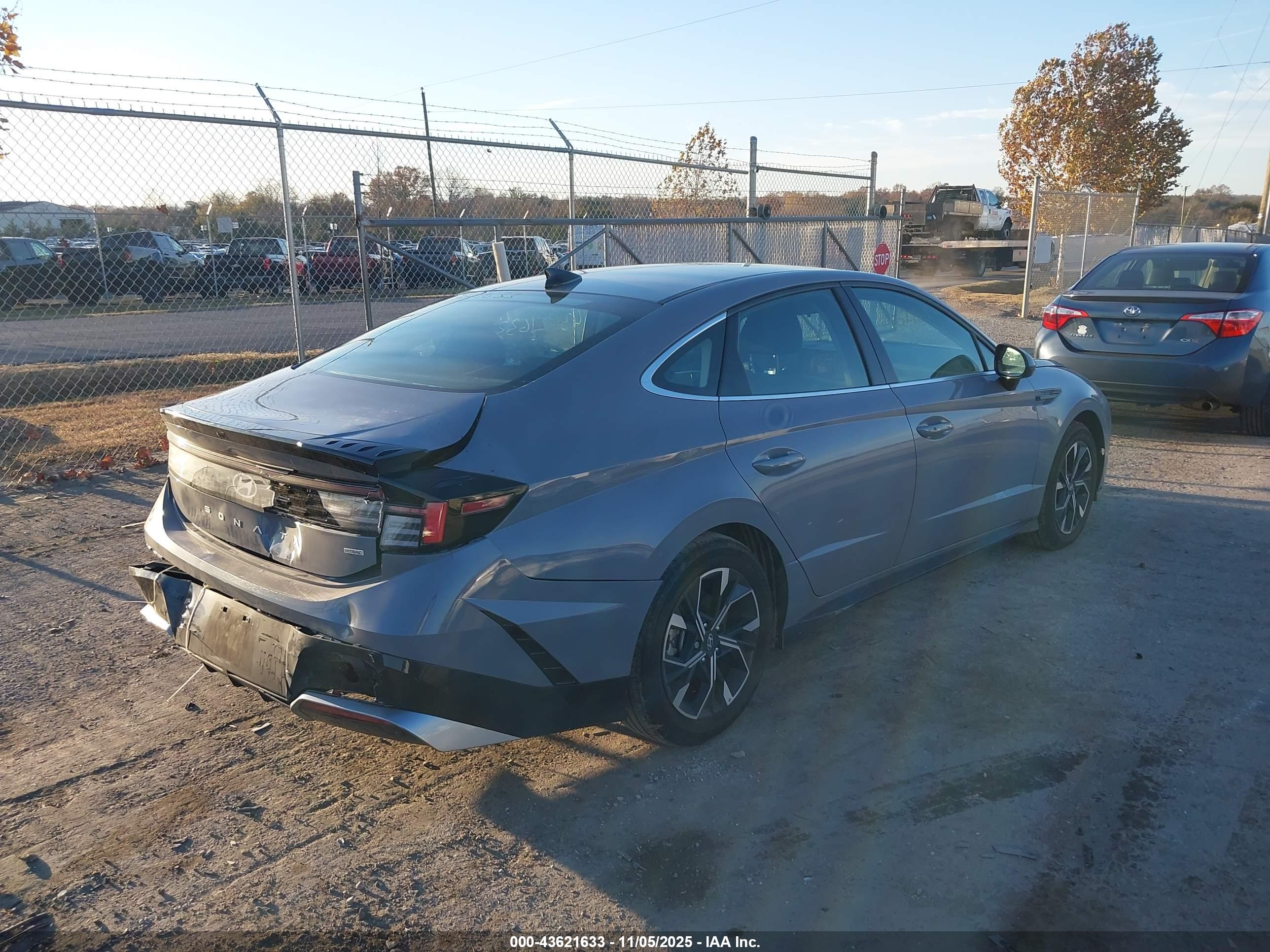 HYUNDAI SONATA image 4