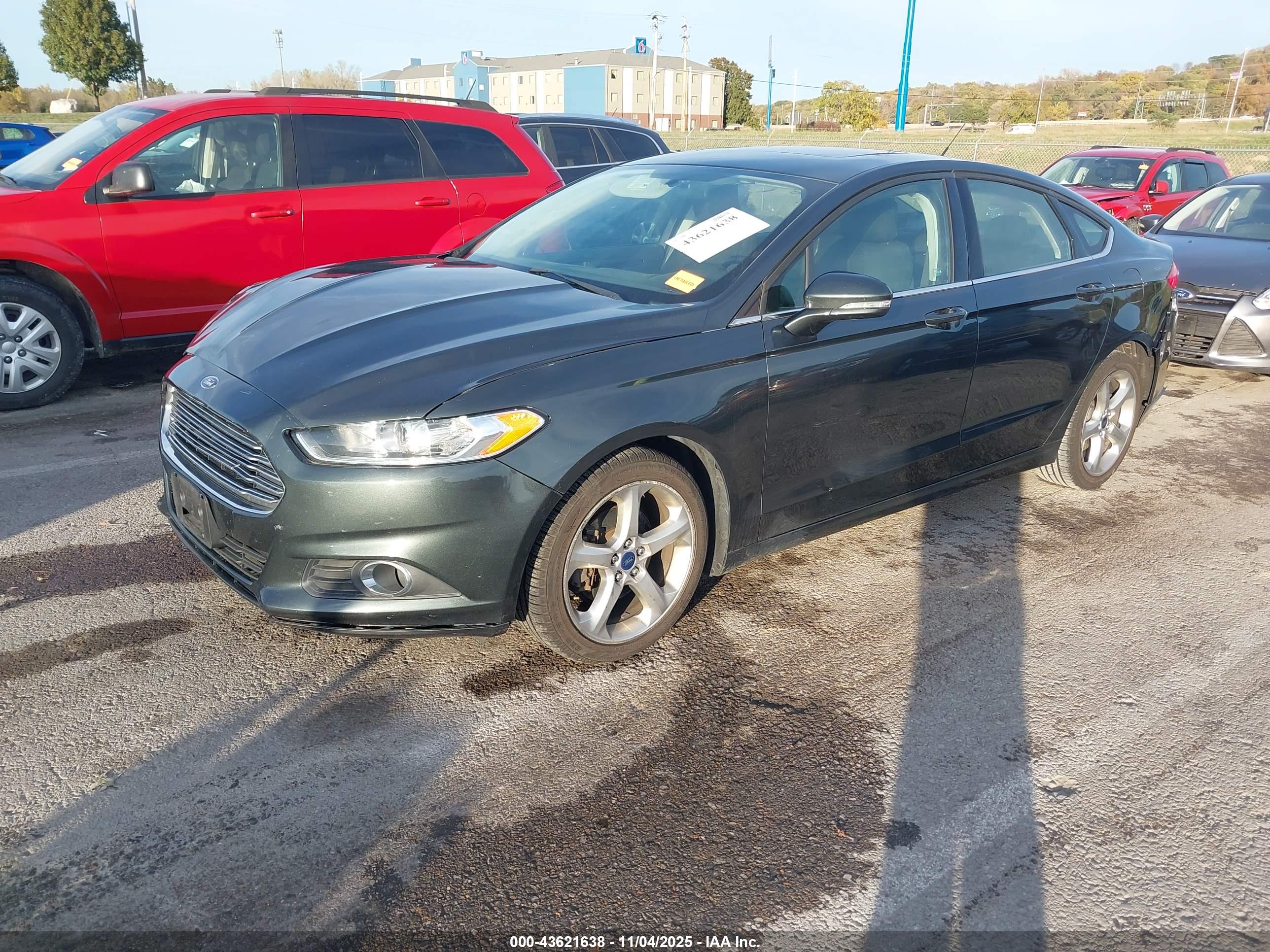FORD FUSION image 2