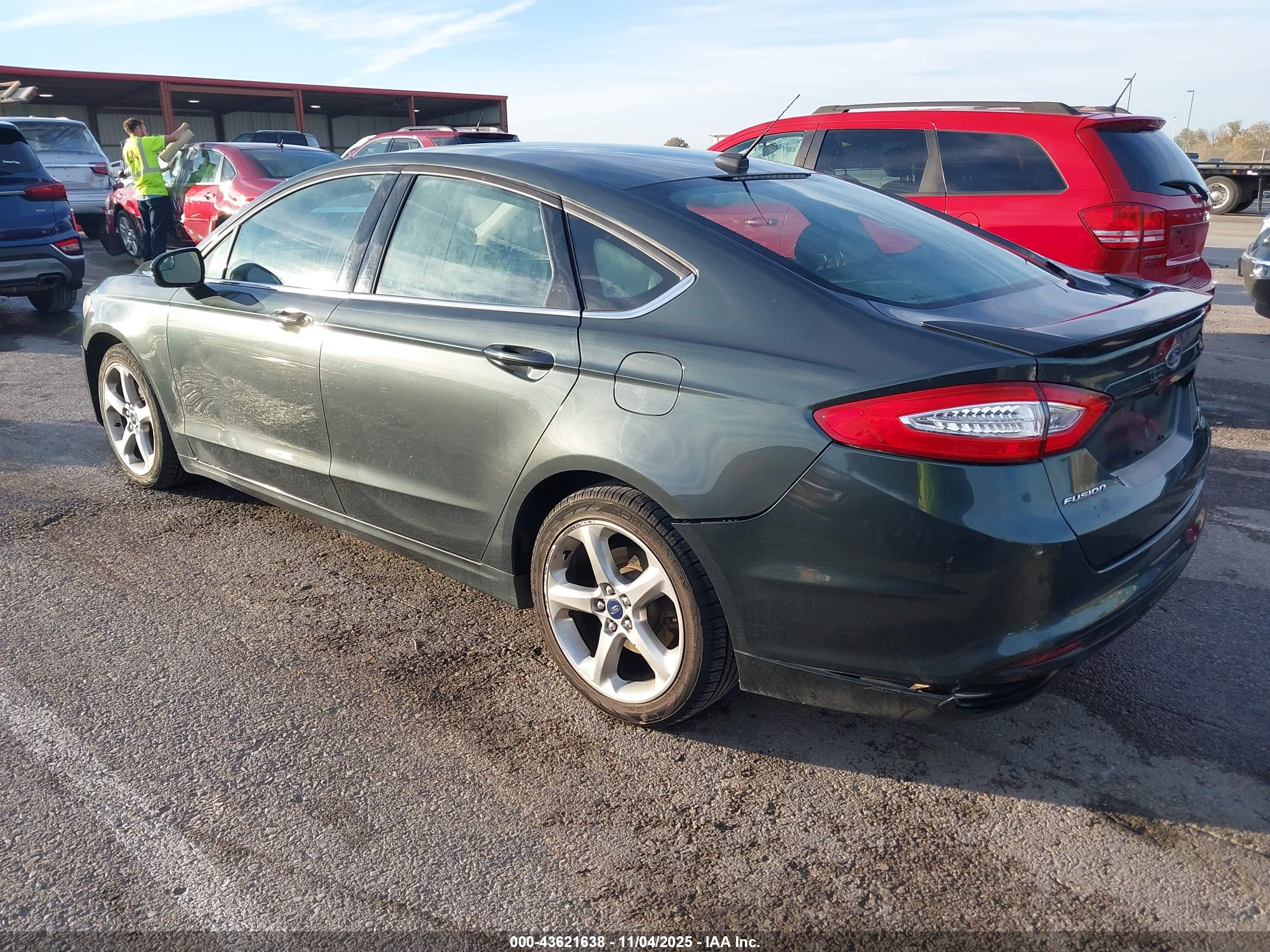 FORD FUSION image 3