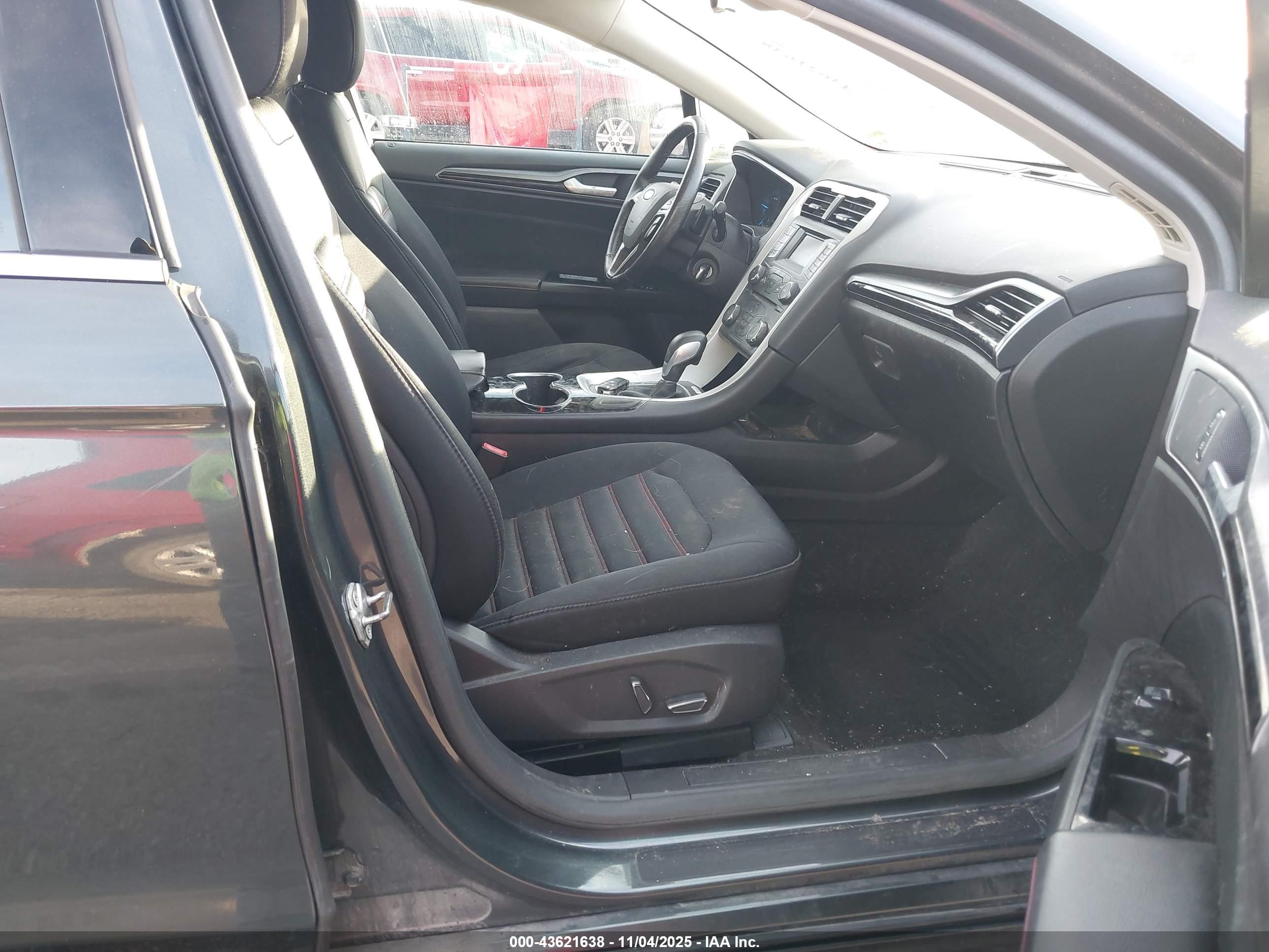FORD FUSION image 5