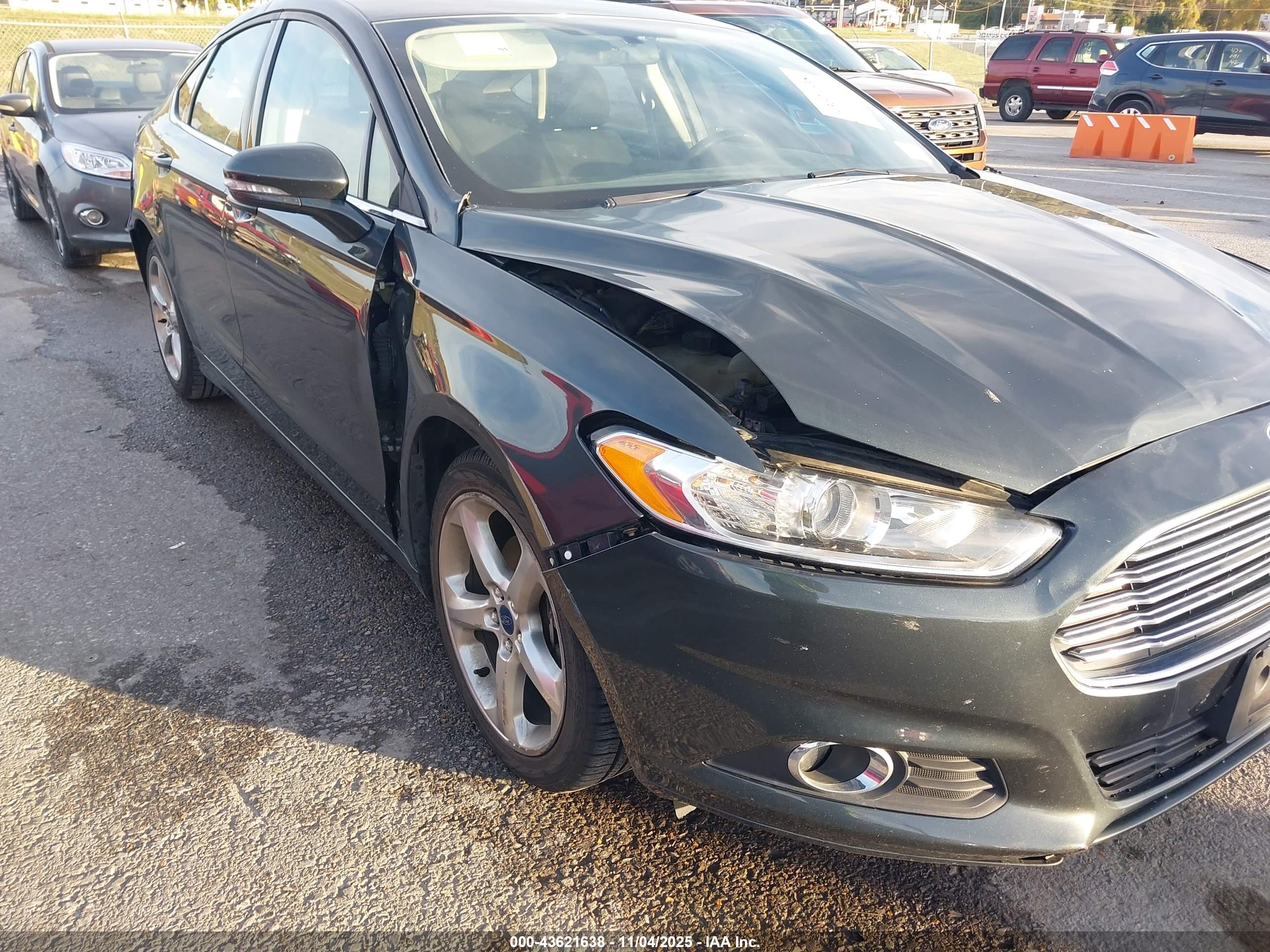 FORD FUSION image 6