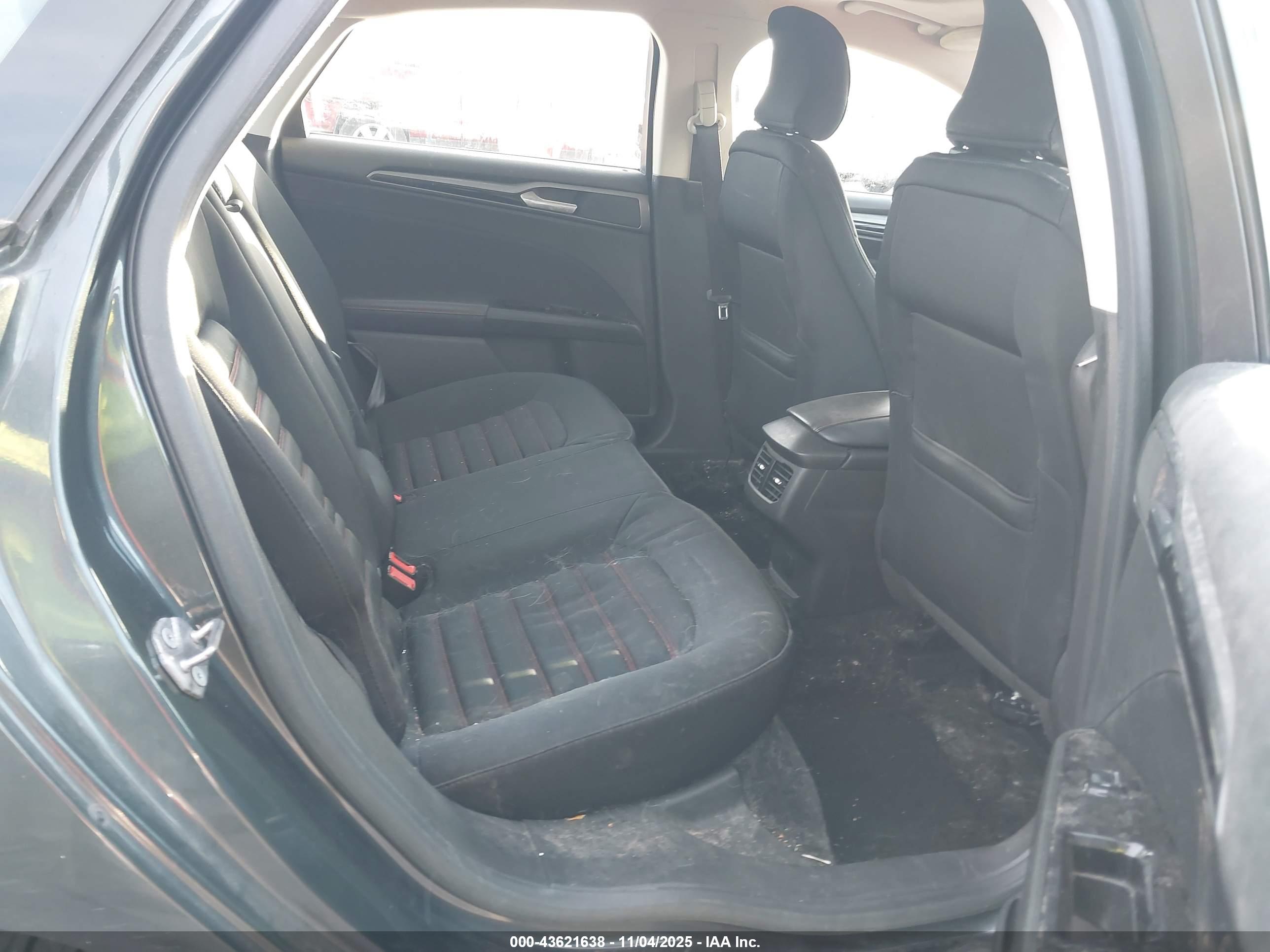 FORD FUSION image 8