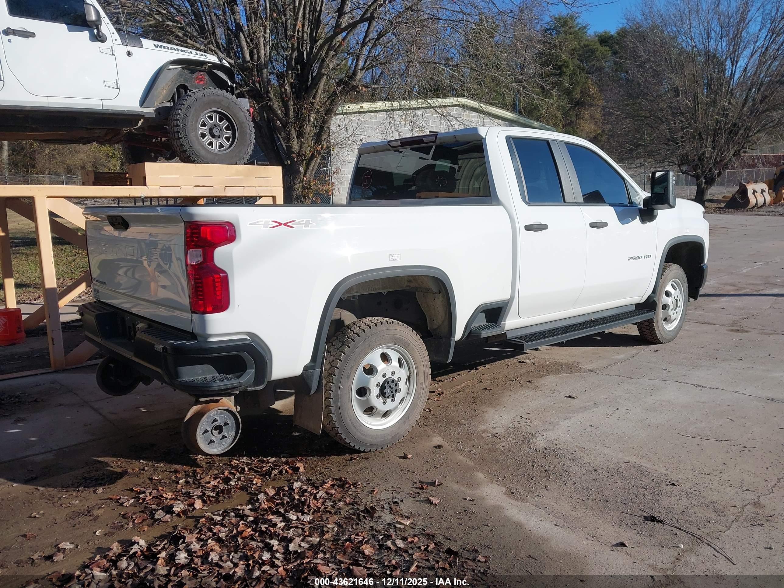 CHEVROLET SILVERADO image 4